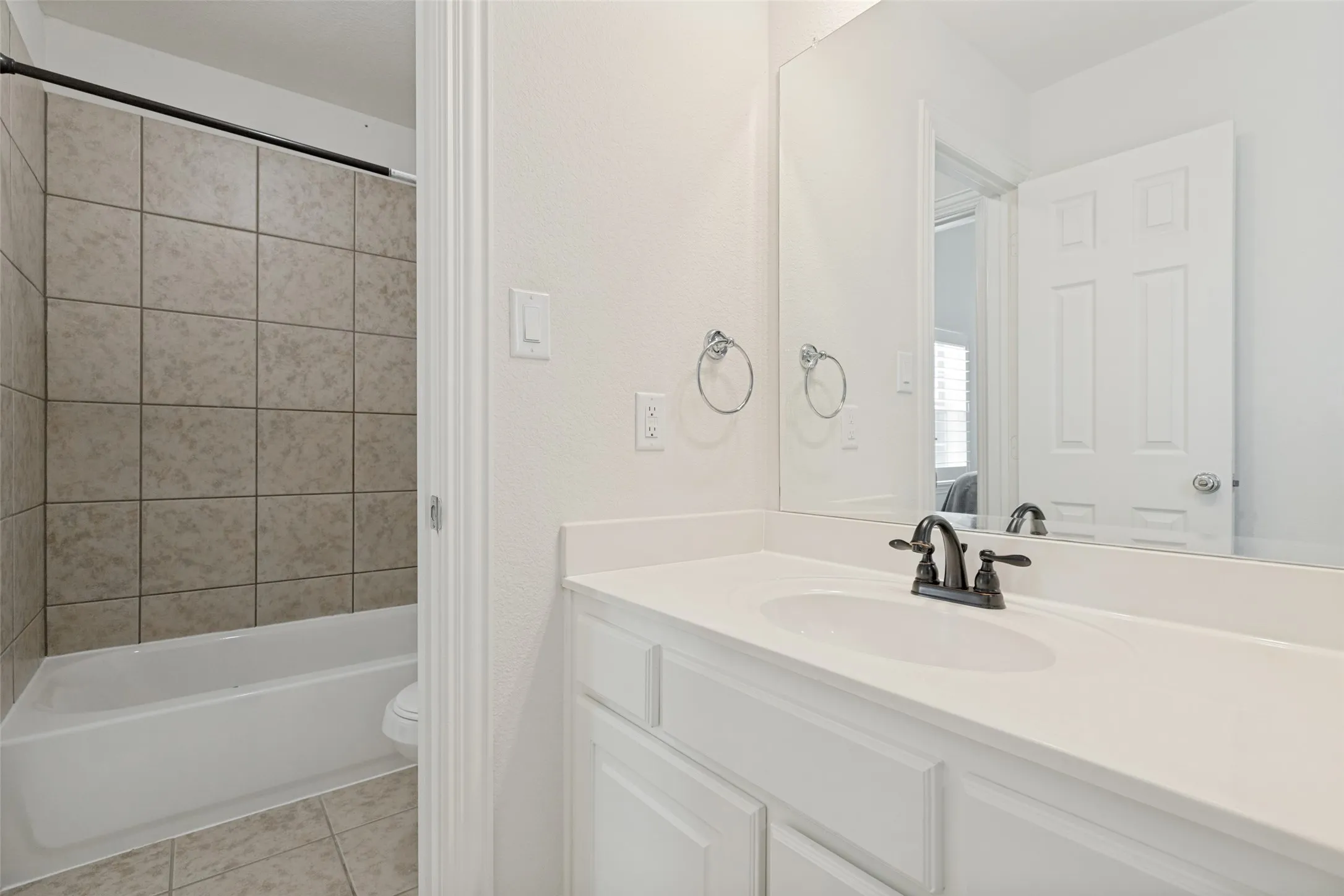 Single Family Residence For Sale in Collin County , 3300 Calvin Road, Mc Kinney, Texas 75071, 4 Bedrooms, 4 Bathrooms, 2 Garage spaces, 3,713 Sqft, built in 2018, Price $845,000, mls#21270992, Real Estate Agent in Mc Kinney, Homes For Sale in Collin county, Homes For Sale in Mc Kinney, Realtor in Mc Kinney Texas, Real Estate Brokerage Independent Realty Texas, Luminita Cordes Realtor