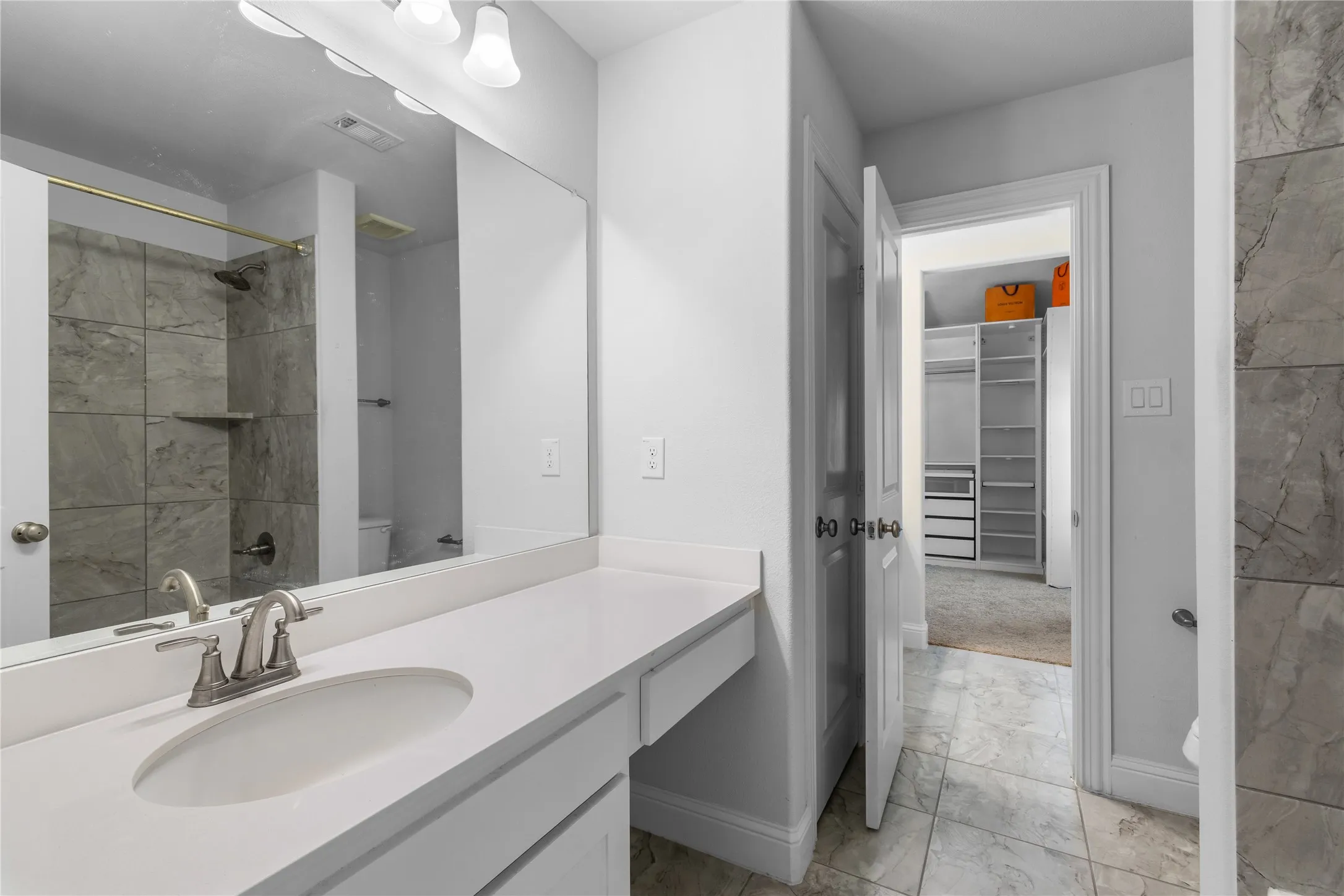 Single Family Residence For Sale in Ellis County , 3909 Switchgrass Grove, Venus, Texas 76084, 5 Bedrooms, 4 Bathrooms, 3 Garage spaces, 3,563 Sqft, built in 2022, Price $629,000, mls#21270978, Real Estate Agent in Venus, Homes For Sale in Ellis county, Homes For Sale in Venus, Realtor in Venus Texas, Real Estate Brokerage Independent Realty Texas, Luminita Cordes Realtor