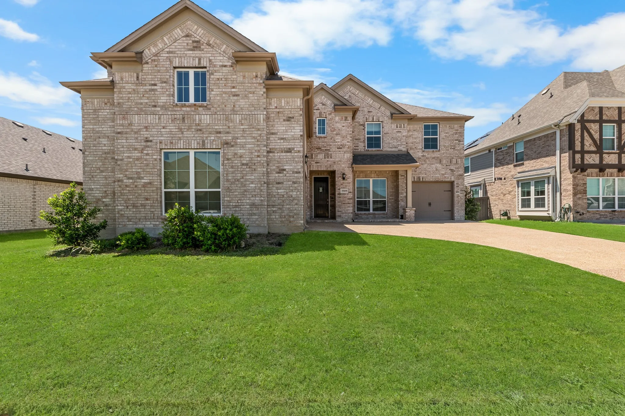 Single Family Residence For Sale in Ellis County , 3909 Switchgrass Grove, Venus, Texas 76084, 5 Bedrooms, 4 Bathrooms, 3 Garage spaces, 3,563 Sqft, built in 2022, Price $629,000, mls#21270978, Real Estate Agent in Venus, Homes For Sale in Ellis county, Homes For Sale in Venus, Realtor in Venus Texas, Real Estate Brokerage Independent Realty Texas, Luminita Cordes Realtor