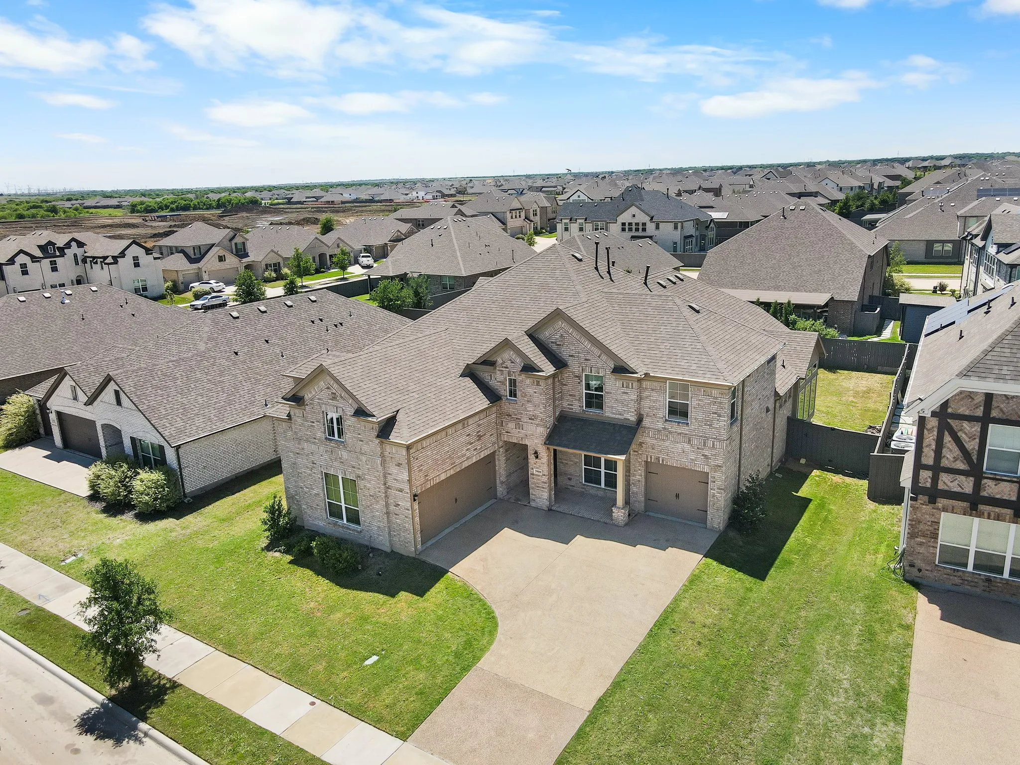 Single Family Residence For Sale in Ellis County , 3909 Switchgrass Grove, Venus, Texas 76084, 5 Bedrooms, 4 Bathrooms, 3 Garage spaces, 3,563 Sqft, built in 2022, Price $629,000, mls#21270978, Real Estate Agent in Venus, Homes For Sale in Ellis county, Homes For Sale in Venus, Realtor in Venus Texas, Real Estate Brokerage Independent Realty Texas, Luminita Cordes Realtor