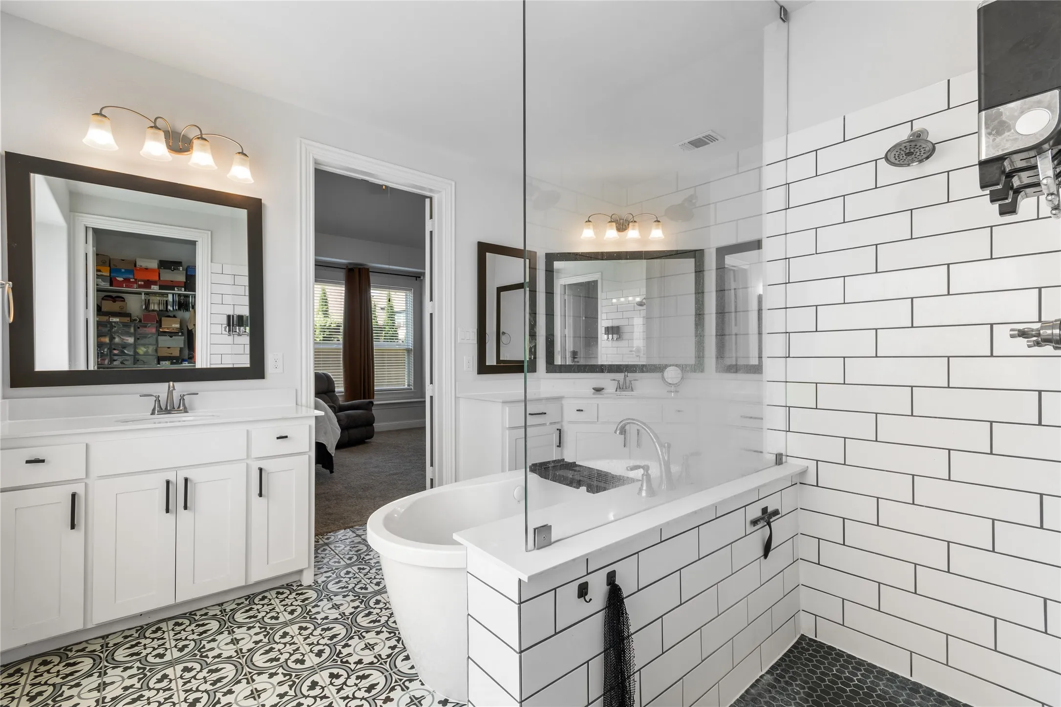 Single Family Residence For Sale in Ellis County , 3909 Switchgrass Grove, Venus, Texas 76084, 5 Bedrooms, 4 Bathrooms, 3 Garage spaces, 3,563 Sqft, built in 2022, Price $629,000, mls#21270978, Real Estate Agent in Venus, Homes For Sale in Ellis county, Homes For Sale in Venus, Realtor in Venus Texas, Real Estate Brokerage Independent Realty Texas, Luminita Cordes Realtor