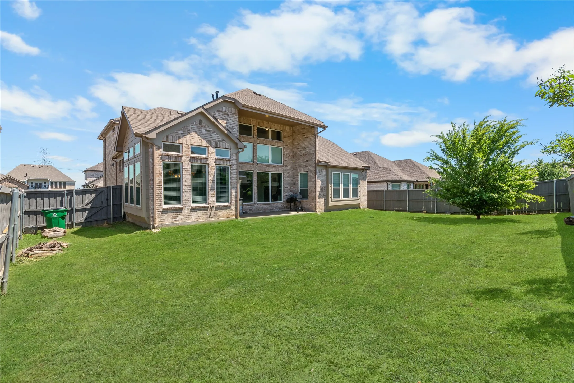 Single Family Residence For Sale in Ellis County , 3909 Switchgrass Grove, Venus, Texas 76084, 5 Bedrooms, 4 Bathrooms, 3 Garage spaces, 3,563 Sqft, built in 2022, Price $629,000, mls#21270978, Real Estate Agent in Venus, Homes For Sale in Ellis county, Homes For Sale in Venus, Realtor in Venus Texas, Real Estate Brokerage Independent Realty Texas, Luminita Cordes Realtor