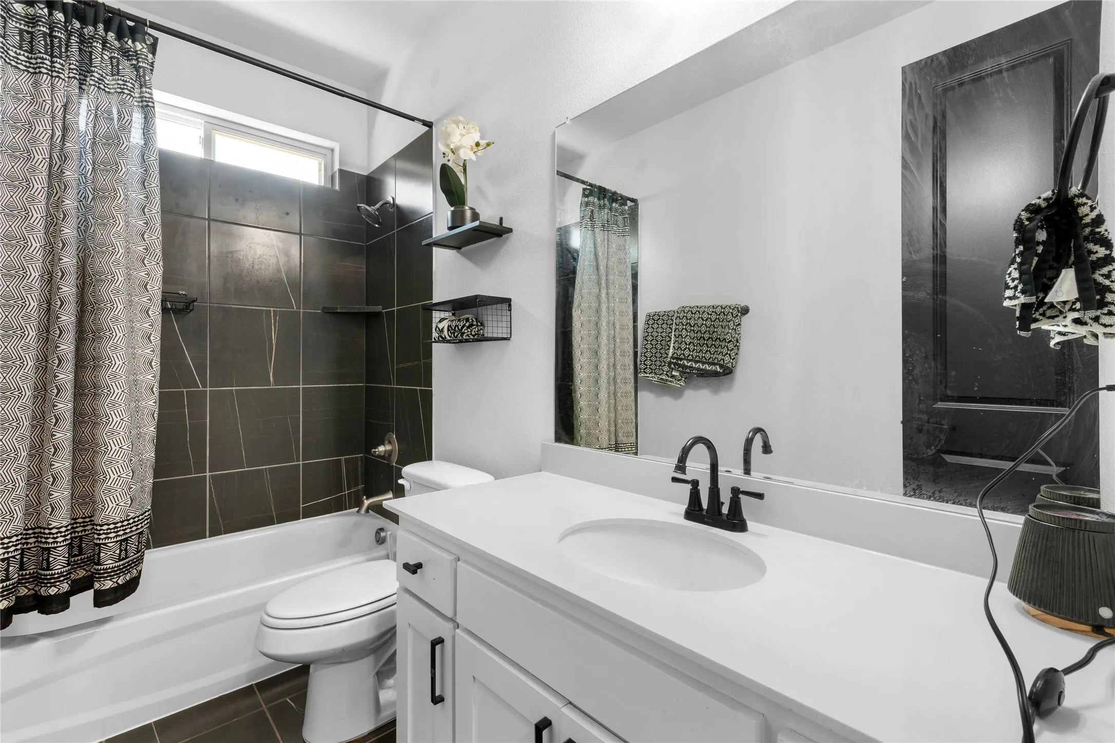 Single Family Residence For Sale in Ellis County , 3909 Switchgrass Grove, Venus, Texas 76084, 5 Bedrooms, 4 Bathrooms, 3 Garage spaces, 3,563 Sqft, built in 2022, Price $629,000, mls#21270978, Real Estate Agent in Venus, Homes For Sale in Ellis county, Homes For Sale in Venus, Realtor in Venus Texas, Real Estate Brokerage Independent Realty Texas, Luminita Cordes Realtor