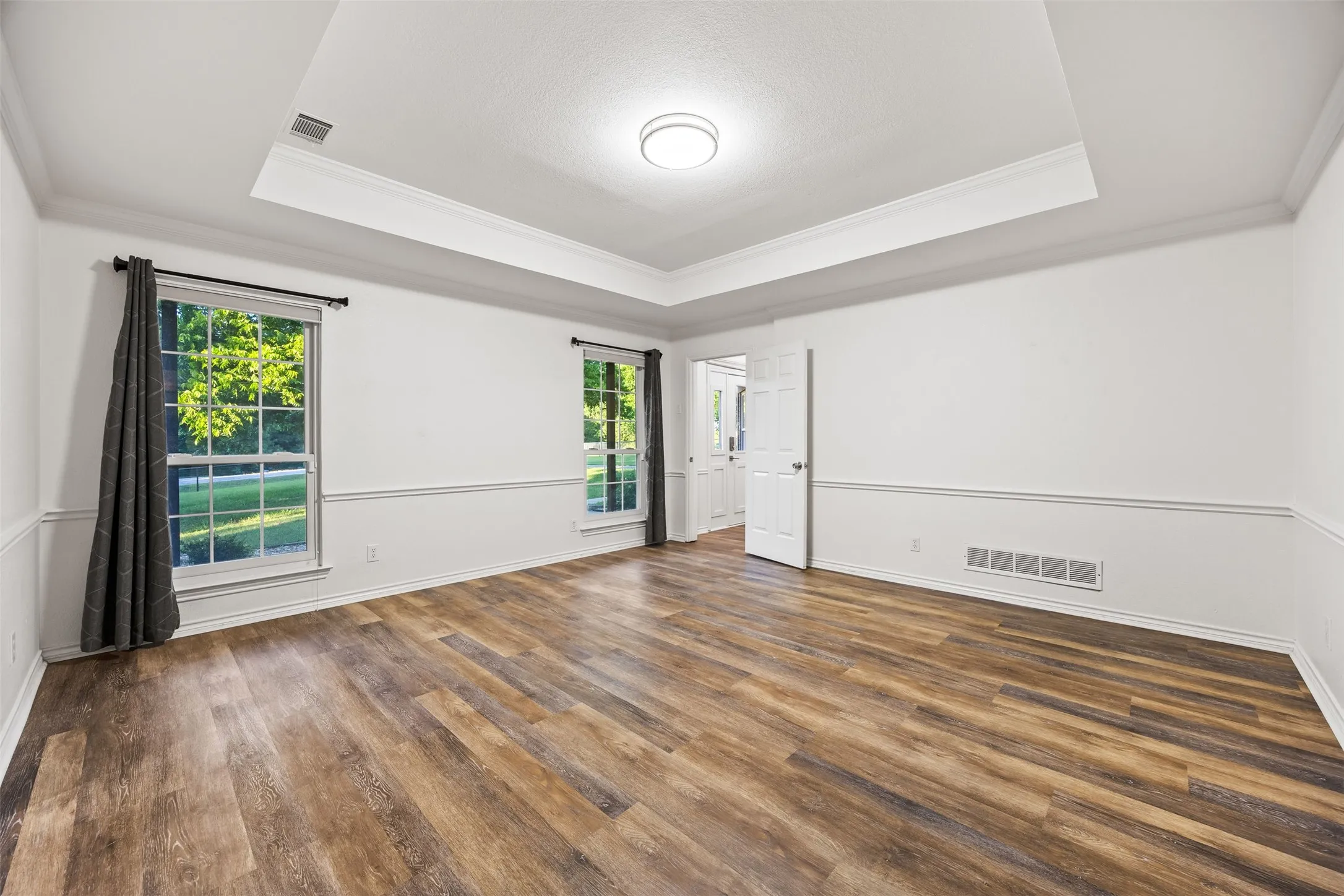 Single Family Residence For Sale in Ellis County , 1044 E Woodridge Road, Waxahachie, Texas 75165, 5 Bedroom, 4 Bathroom, Garage spaces, 3,236 Sqft, built in 1988, mls#21267198, Real Estate Agent in Waxahachie, Homes For Sale in Ellis county, Homes For Sale in Waxahachie, Realtor in Waxahachie Texas, Real Estate Brokerage Independent Realty Texas, Luminita Cordes Realtor