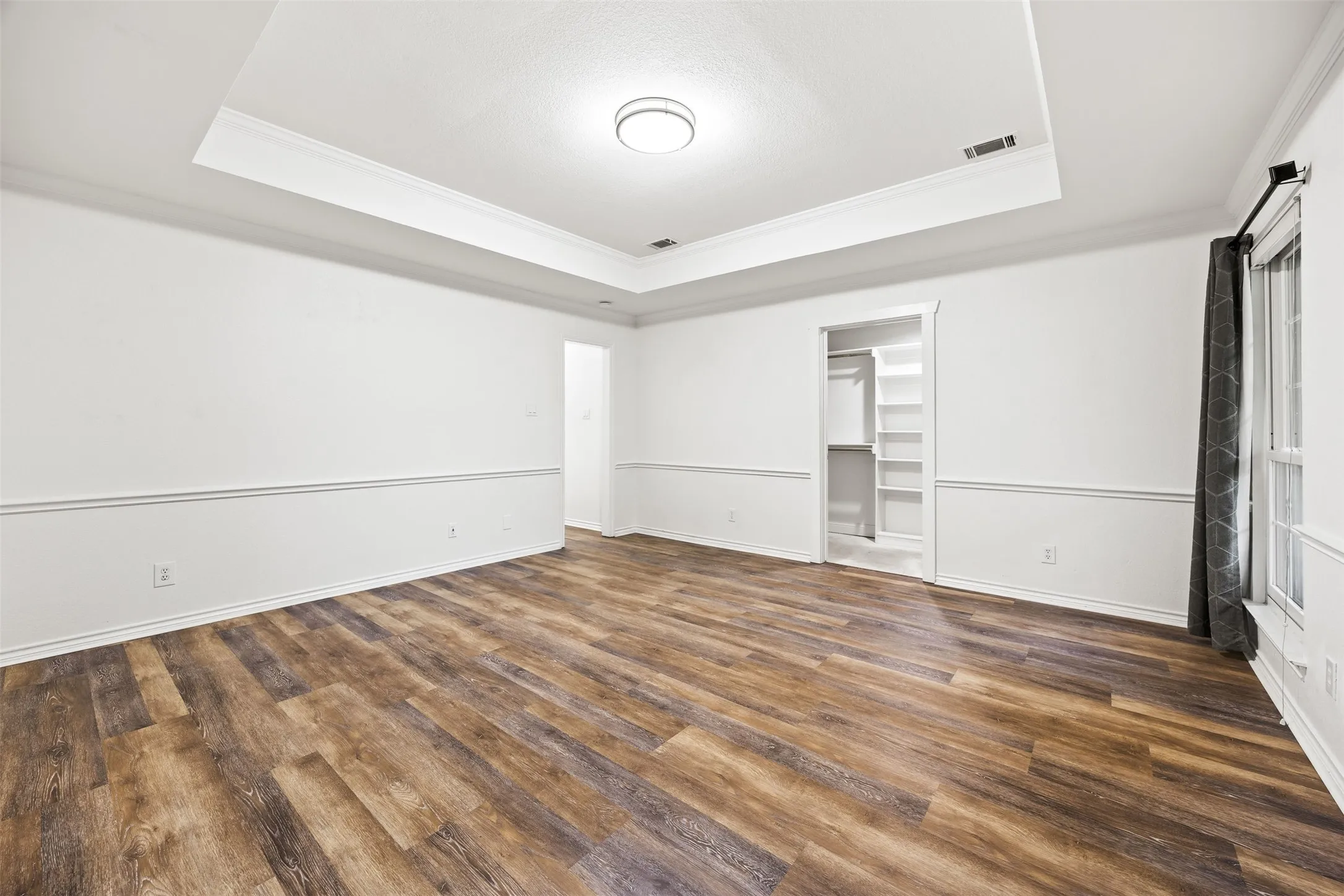 Single Family Residence For Sale in Ellis County , 1044 E Woodridge Road, Waxahachie, Texas 75165, 5 Bedroom, 4 Bathroom, Garage spaces, 3,236 Sqft, built in 1988, mls#21267198, Real Estate Agent in Waxahachie, Homes For Sale in Ellis county, Homes For Sale in Waxahachie, Realtor in Waxahachie Texas, Real Estate Brokerage Independent Realty Texas, Luminita Cordes Realtor