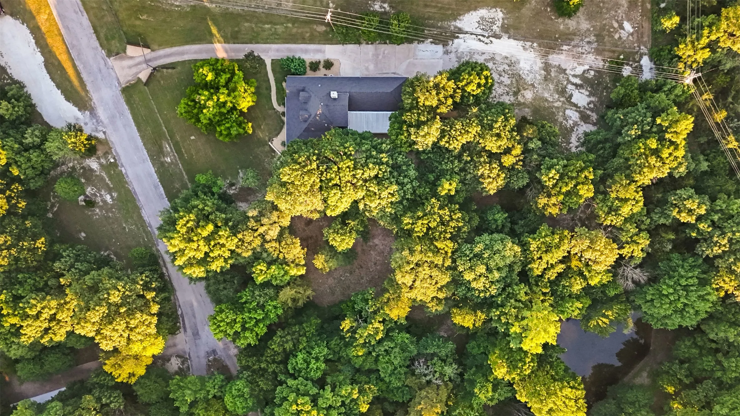 Single Family Residence For Sale in Ellis County , 1044 E Woodridge Road, Waxahachie, Texas 75165, 5 Bedroom, 4 Bathroom, Garage spaces, 3,236 Sqft, built in 1988, mls#21267198, Real Estate Agent in Waxahachie, Homes For Sale in Ellis county, Homes For Sale in Waxahachie, Realtor in Waxahachie Texas, Real Estate Brokerage Independent Realty Texas, Luminita Cordes Realtor