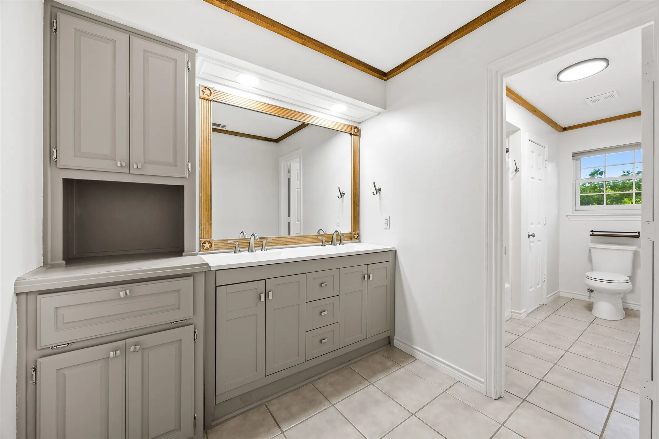 Single Family Residence For Sale in Ellis County , 1044 E Woodridge Road, Waxahachie, Texas 75165, 5 Bedroom, 4 Bathroom, Garage spaces, 3,236 Sqft, built in 1988, mls#21267198, Real Estate Agent in Waxahachie, Homes For Sale in Ellis county, Homes For Sale in Waxahachie, Realtor in Waxahachie Texas, Real Estate Brokerage Independent Realty Texas, Luminita Cordes Realtor