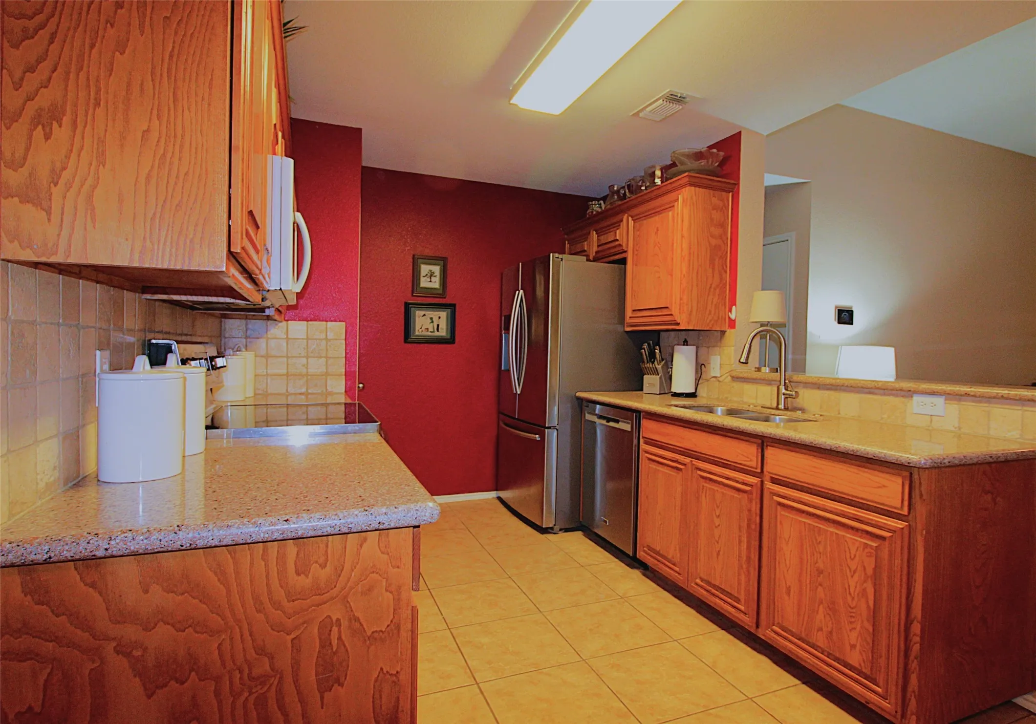 Single Family Residence For Sale in Johnson County , 501 Barbara Jean Lane, Burleson, Texas 76028, 3 Bedroom, 2 Bathroom, 2 Garage spaces, 1,425 Sqft, built in 2003, mls#21268810, Real Estate Agent in Burleson, Homes For Sale in Johnson county, Homes For Sale in Burleson, Realtor in Burleson Texas, Real Estate Brokerage Independent Realty Texas, Luminita Cordes Realtor