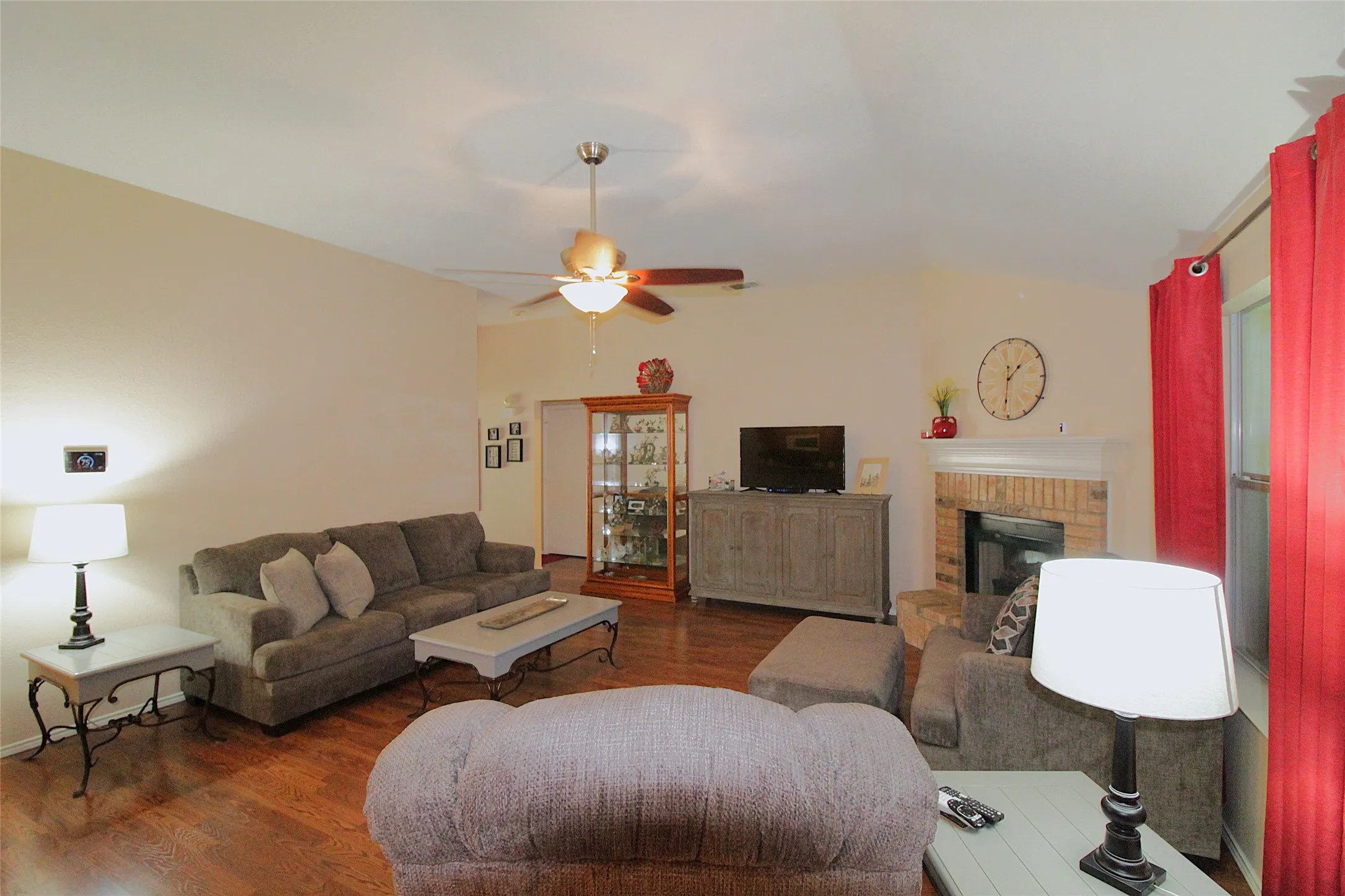 Single Family Residence For Sale in Johnson County , 501 Barbara Jean Lane, Burleson, Texas 76028, 3 Bedroom, 2 Bathroom, 2 Garage spaces, 1,425 Sqft, built in 2003, mls#21268810, Real Estate Agent in Burleson, Homes For Sale in Johnson county, Homes For Sale in Burleson, Realtor in Burleson Texas, Real Estate Brokerage Independent Realty Texas, Luminita Cordes Realtor