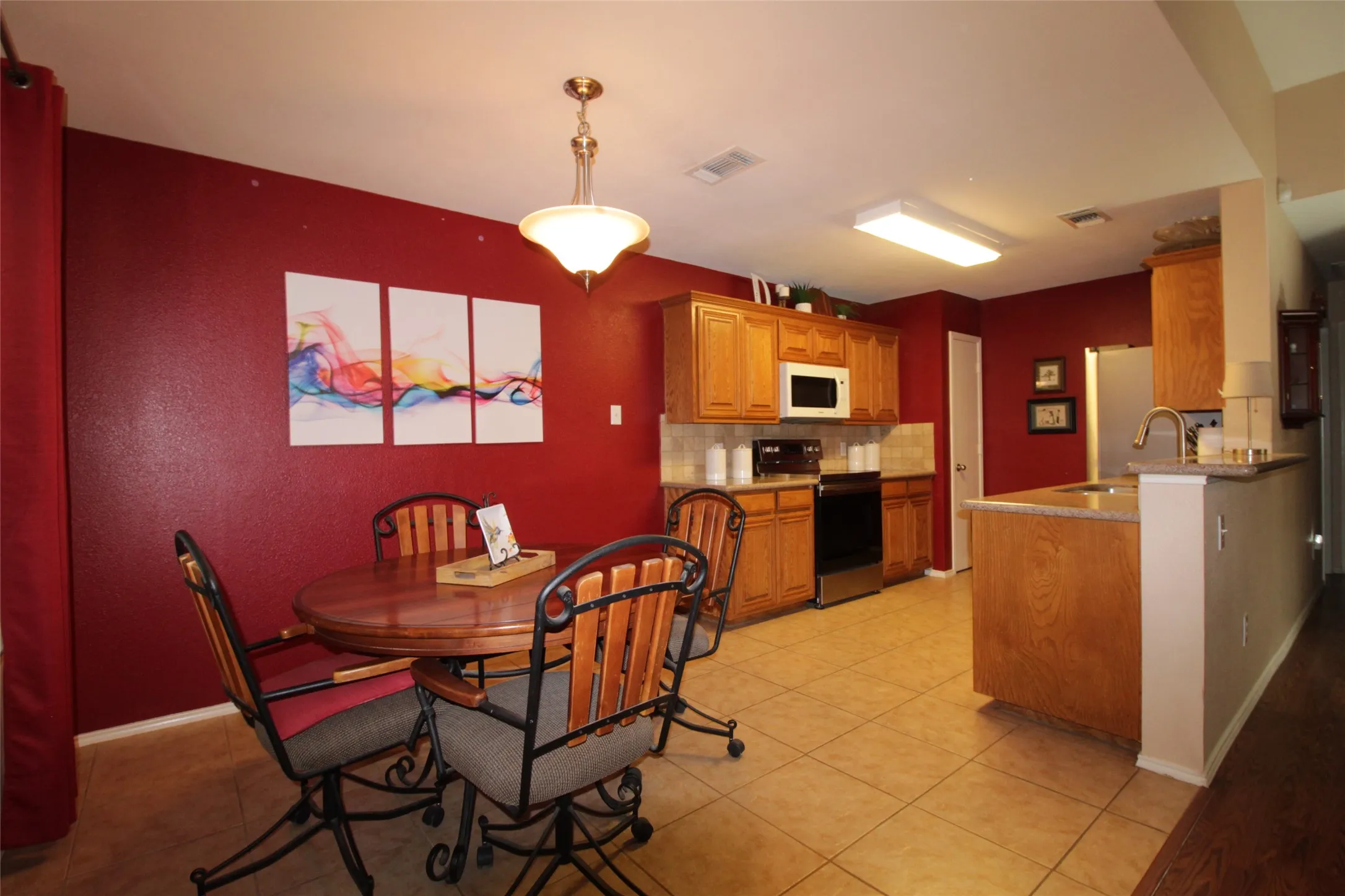 Dining Area & Kitchen.