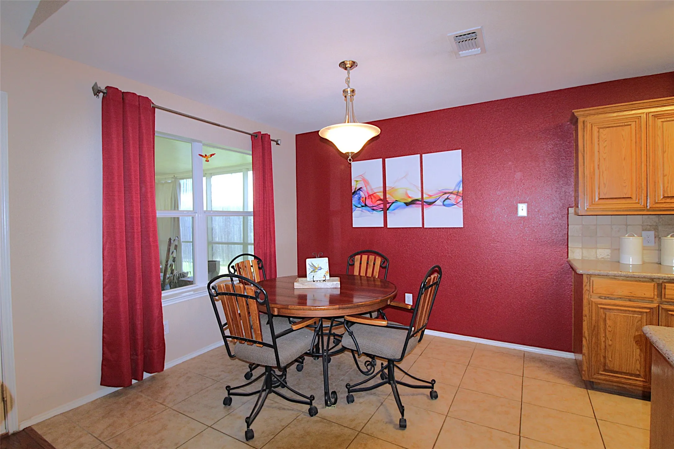 Single Family Residence For Sale in Johnson County , 501 Barbara Jean Lane, Burleson, Texas 76028, 3 Bedroom, 2 Bathroom, 2 Garage spaces, 1,425 Sqft, built in 2003, mls#21268810, Real Estate Agent in Burleson, Homes For Sale in Johnson county, Homes For Sale in Burleson, Realtor in Burleson Texas, Real Estate Brokerage Independent Realty Texas, Luminita Cordes Realtor