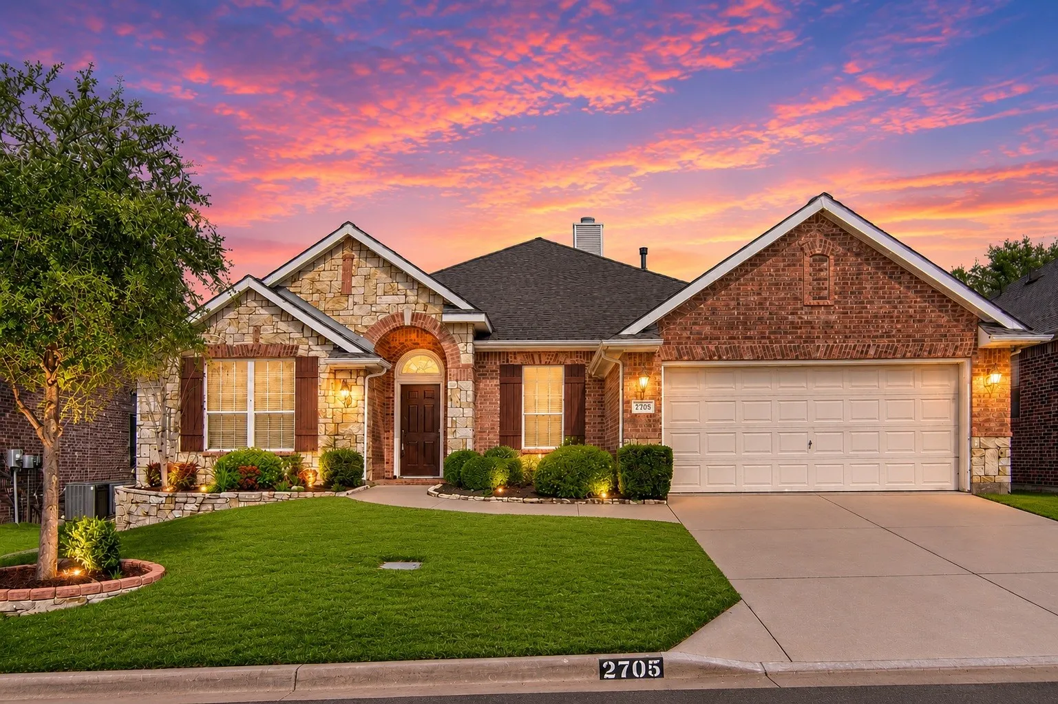 Single Family Residence For Sale in Tarrant County , 2705 Fox Creek Trail, Arlington, Texas 76017, 3 Bedroom, 2 Bathroom, 2 Garage spaces, 3,062 Sqft, built in 2009, mls#21269893, Real Estate Agent in Arlington, Homes For Sale in Tarrant county, Homes For Sale in Arlington, Realtor in Arlington Texas, Real Estate Brokerage Independent Realty Texas, Luminita Cordes Realtor