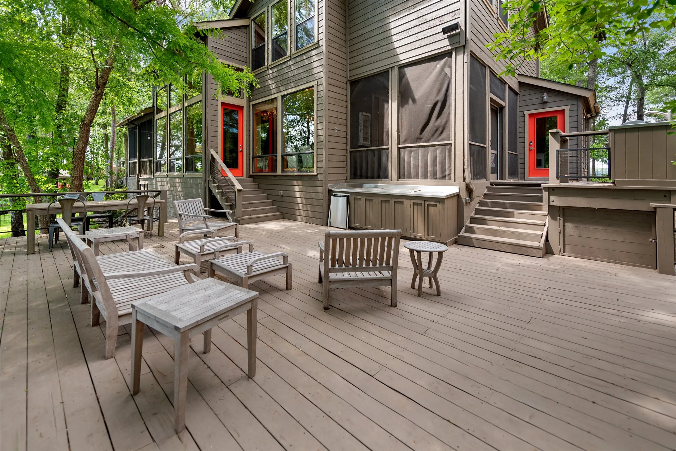 Great natural shade on the deck