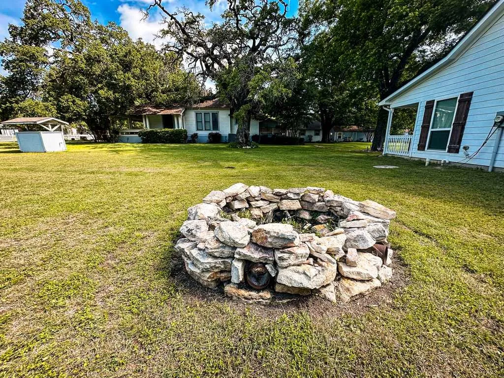 Single Family Residence For Sale in Bell County , 1708 S Wall Street, Belton, Texas 76513, 4 Bedroom, 2 Bathroom, 2 Garage spaces, 3,004 Sqft, built in 1918, Price $625,000, mls#21266824, Real Estate Agent in Belton, Homes For Sale in Bell county, Homes For Sale in Belton, Realtor in Belton Texas, Real Estate Brokerage Independent Realty Texas, Luminita Cordes Realtor