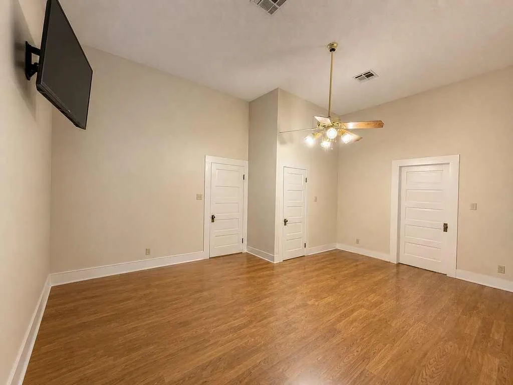 Single Family Residence For Sale in Bell County , 1708 S Wall Street, Belton, Texas 76513, 4 Bedroom, 2 Bathroom, 2 Garage spaces, 3,004 Sqft, built in 1918, Price $625,000, mls#21266824, Real Estate Agent in Belton, Homes For Sale in Bell county, Homes For Sale in Belton, Realtor in Belton Texas, Real Estate Brokerage Independent Realty Texas, Luminita Cordes Realtor
