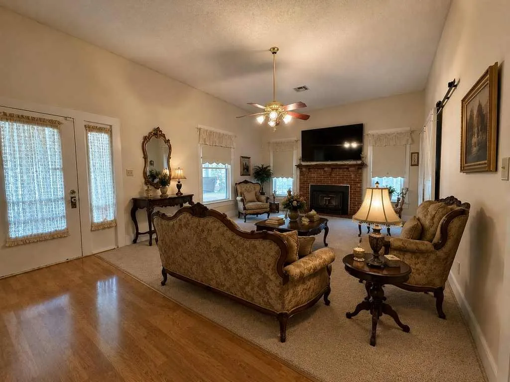 Single Family Residence For Sale in Bell County , 1708 S Wall Street, Belton, Texas 76513, 4 Bedroom, 2 Bathroom, 2 Garage spaces, 3,004 Sqft, built in 1918, Price $625,000, mls#21266824, Real Estate Agent in Belton, Homes For Sale in Bell county, Homes For Sale in Belton, Realtor in Belton Texas, Real Estate Brokerage Independent Realty Texas, Luminita Cordes Realtor