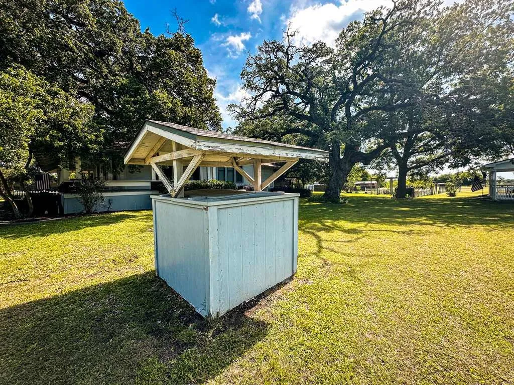 Single Family Residence For Sale in Bell County , 1708 S Wall Street, Belton, Texas 76513, 4 Bedroom, 2 Bathroom, 2 Garage spaces, 3,004 Sqft, built in 1918, Price $625,000, mls#21266824, Real Estate Agent in Belton, Homes For Sale in Bell county, Homes For Sale in Belton, Realtor in Belton Texas, Real Estate Brokerage Independent Realty Texas, Luminita Cordes Realtor