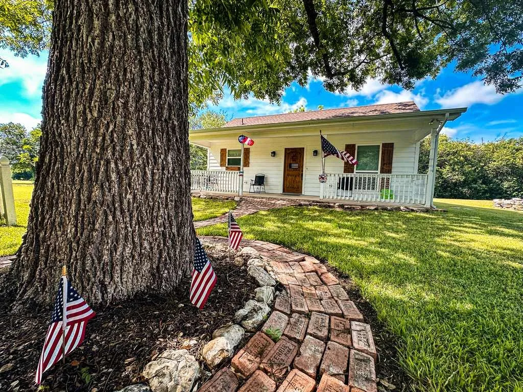 Single Family Residence For Sale in Bell County , 1708 S Wall Street, Belton, Texas 76513, 4 Bedroom, 2 Bathroom, 2 Garage spaces, 3,004 Sqft, built in 1918, Price $625,000, mls#21266824, Real Estate Agent in Belton, Homes For Sale in Bell county, Homes For Sale in Belton, Realtor in Belton Texas, Real Estate Brokerage Independent Realty Texas, Luminita Cordes Realtor