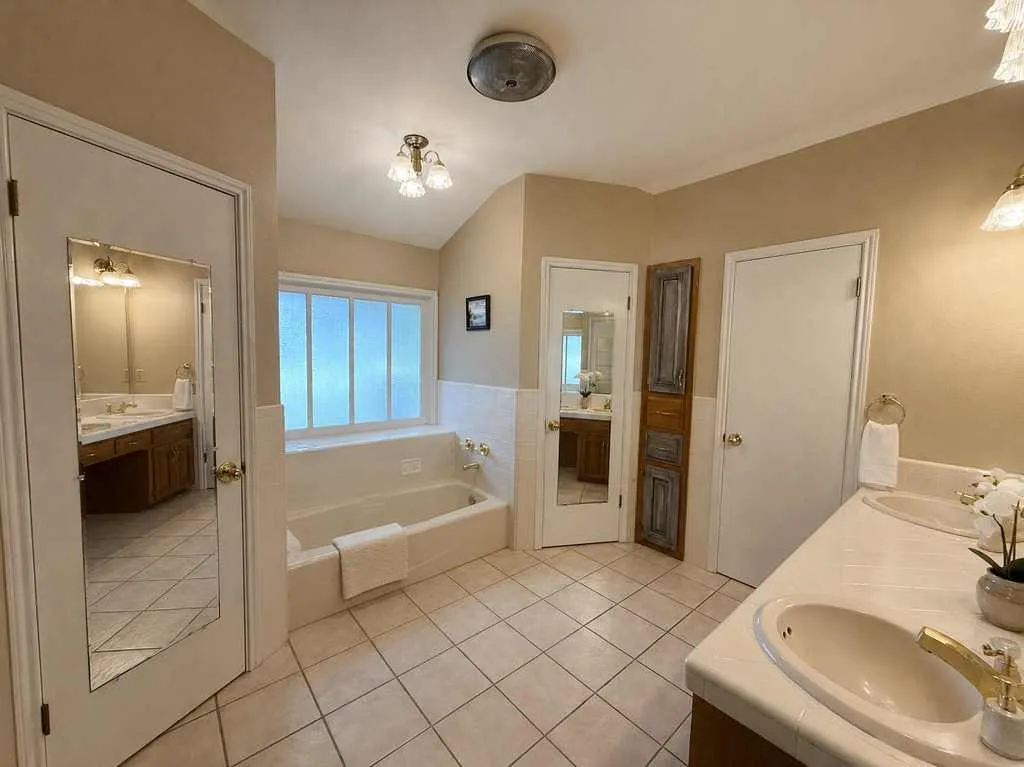 Single Family Residence For Sale in Bell County , 1708 S Wall Street, Belton, Texas 76513, 4 Bedroom, 2 Bathroom, 2 Garage spaces, 3,004 Sqft, built in 1918, Price $625,000, mls#21266824, Real Estate Agent in Belton, Homes For Sale in Bell county, Homes For Sale in Belton, Realtor in Belton Texas, Real Estate Brokerage Independent Realty Texas, Luminita Cordes Realtor