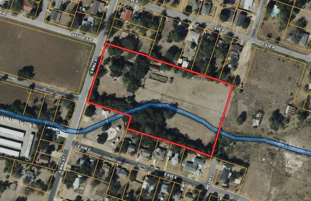 Single Family Residence For Sale in Bell County , 1708 S Wall Street, Belton, Texas 76513, 4 Bedroom, 2 Bathroom, 2 Garage spaces, 3,004 Sqft, built in 1918, Price $625,000, mls#21266824, Real Estate Agent in Belton, Homes For Sale in Bell county, Homes For Sale in Belton, Realtor in Belton Texas, Real Estate Brokerage Independent Realty Texas, Luminita Cordes Realtor