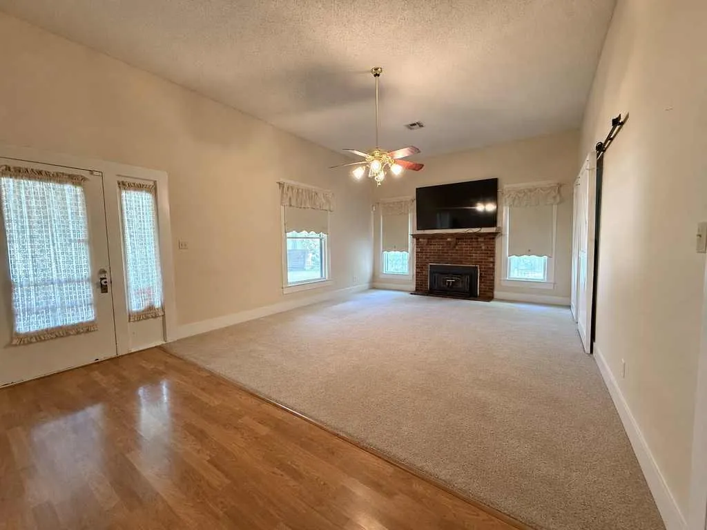 Single Family Residence For Sale in Bell County , 1708 S Wall Street, Belton, Texas 76513, 4 Bedroom, 2 Bathroom, 2 Garage spaces, 3,004 Sqft, built in 1918, Price $625,000, mls#21266824, Real Estate Agent in Belton, Homes For Sale in Bell county, Homes For Sale in Belton, Realtor in Belton Texas, Real Estate Brokerage Independent Realty Texas, Luminita Cordes Realtor