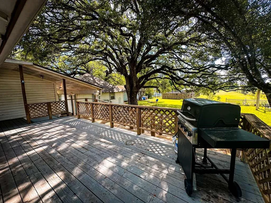 Single Family Residence For Sale in Bell County , 1708 S Wall Street, Belton, Texas 76513, 4 Bedroom, 2 Bathroom, 2 Garage spaces, 3,004 Sqft, built in 1918, Price $625,000, mls#21266824, Real Estate Agent in Belton, Homes For Sale in Bell county, Homes For Sale in Belton, Realtor in Belton Texas, Real Estate Brokerage Independent Realty Texas, Luminita Cordes Realtor