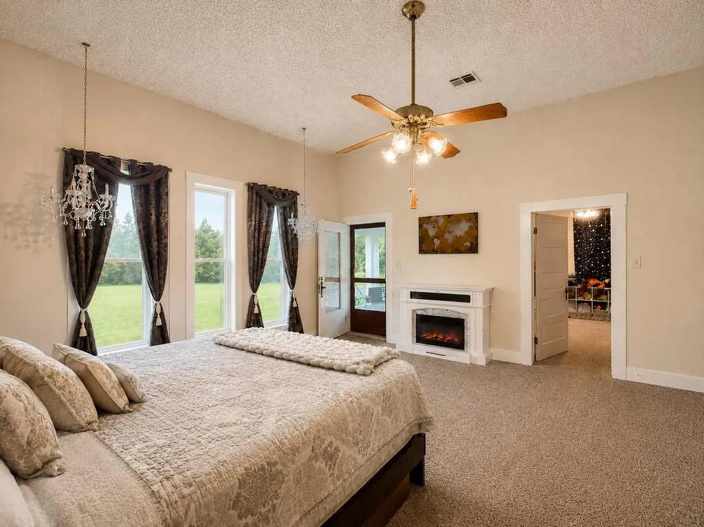 Single Family Residence For Sale in Bell County , 1708 S Wall Street, Belton, Texas 76513, 4 Bedroom, 2 Bathroom, 2 Garage spaces, 3,004 Sqft, built in 1918, Price $625,000, mls#21266824, Real Estate Agent in Belton, Homes For Sale in Bell county, Homes For Sale in Belton, Realtor in Belton Texas, Real Estate Brokerage Independent Realty Texas, Luminita Cordes Realtor