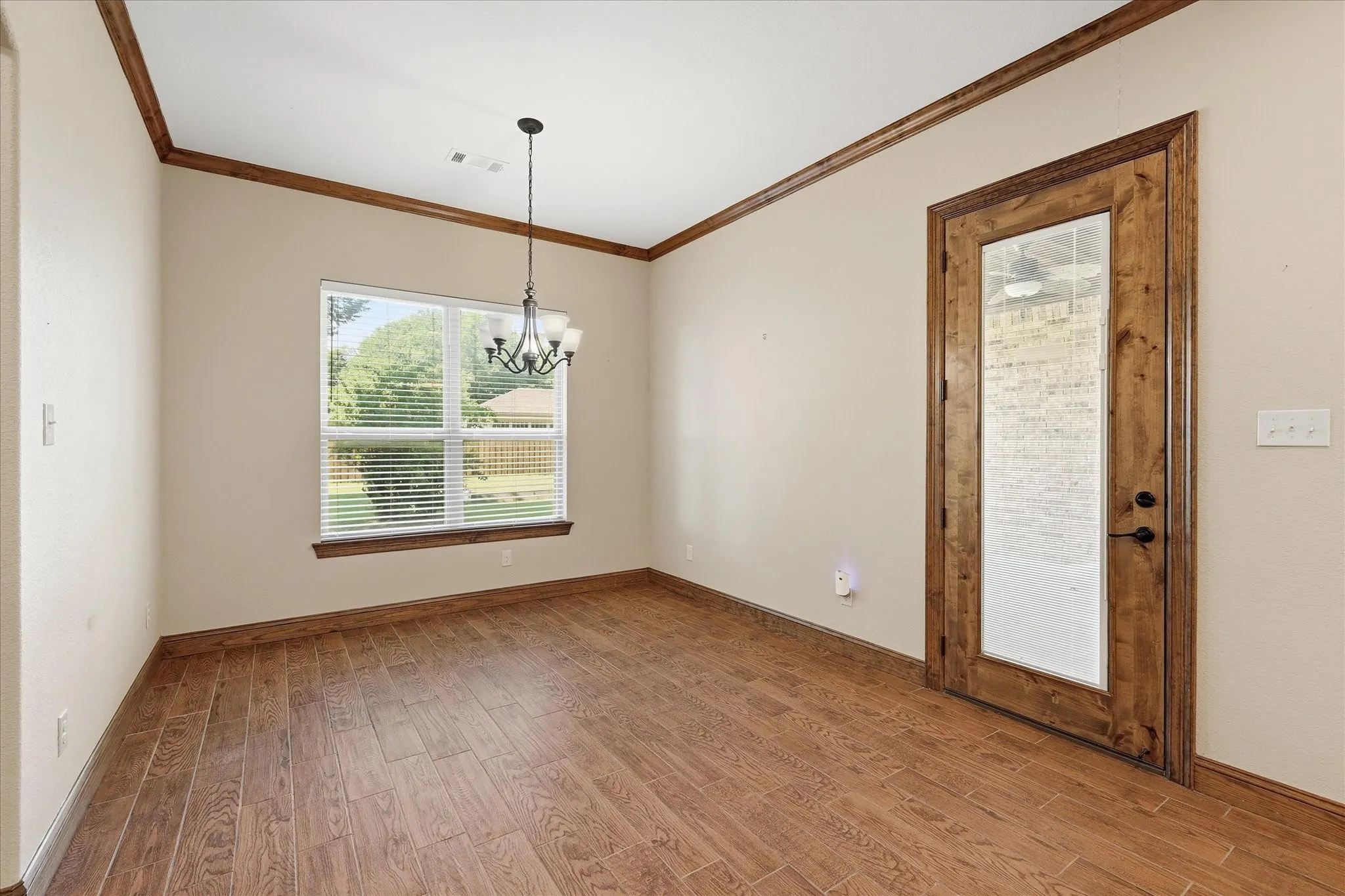Single Family Residence For Sale in Denton County , 108 S Walnut Street, Roanoke, Texas 76262, 3 Bedroom, 2 Bathroom, 2 Garage spaces, 2,067 Sqft, built in 2015, Price $1,200,000, mls#21268688, Real Estate Agent in Roanoke, Homes For Sale in Denton county, Homes For Sale in Roanoke, Realtor in Roanoke Texas, Real Estate Brokerage Independent Realty Texas, Luminita Cordes Realtor