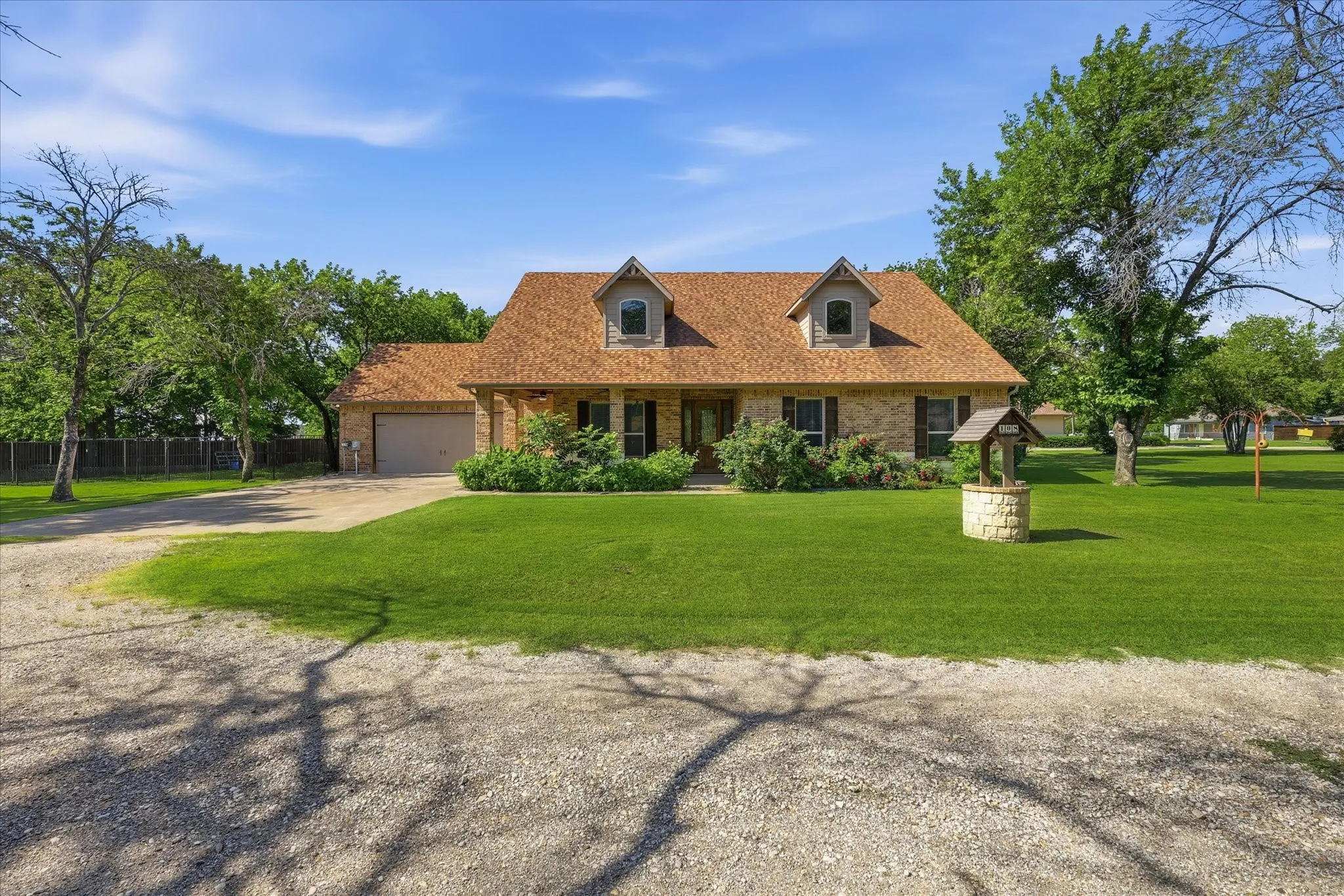 Single Family Residence For Sale in Denton County , 108 S Walnut Street, Roanoke, Texas 76262, 3 Bedroom, 2 Bathroom, 2 Garage spaces, 2,067 Sqft, built in 2015, Price $1,200,000, mls#21268688, Real Estate Agent in Roanoke, Homes For Sale in Denton county, Homes For Sale in Roanoke, Realtor in Roanoke Texas, Real Estate Brokerage Independent Realty Texas, Luminita Cordes Realtor