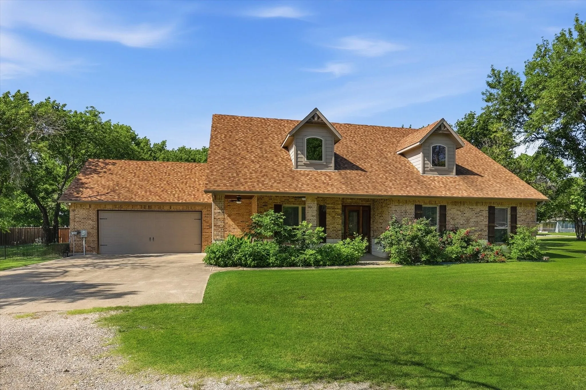 Single Family Residence For Sale in Denton County , 108 S Walnut Street, Roanoke, Texas 76262, 3 Bedroom, 2 Bathroom, 2 Garage spaces, 2,067 Sqft, built in 2015, Price $1,200,000, mls#21268688, Real Estate Agent in Roanoke, Homes For Sale in Denton county, Homes For Sale in Roanoke, Realtor in Roanoke Texas, Real Estate Brokerage Independent Realty Texas, Luminita Cordes Realtor