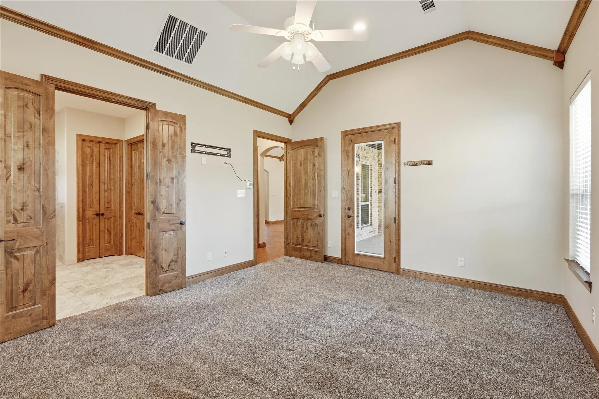 Single Family Residence For Sale in Denton County , 108 S Walnut Street, Roanoke, Texas 76262, 3 Bedroom, 2 Bathroom, 2 Garage spaces, 2,067 Sqft, built in 2015, Price $1,200,000, mls#21268688, Real Estate Agent in Roanoke, Homes For Sale in Denton county, Homes For Sale in Roanoke, Realtor in Roanoke Texas, Real Estate Brokerage Independent Realty Texas, Luminita Cordes Realtor
