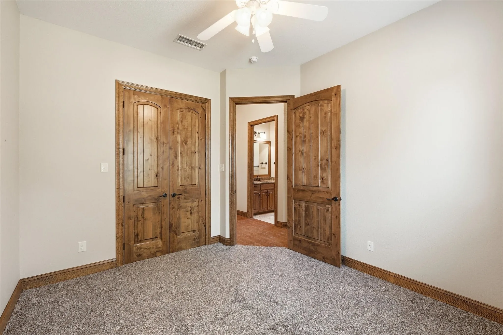 Single Family Residence For Sale in Denton County , 108 S Walnut Street, Roanoke, Texas 76262, 3 Bedroom, 2 Bathroom, 2 Garage spaces, 2,067 Sqft, built in 2015, Price $1,200,000, mls#21268688, Real Estate Agent in Roanoke, Homes For Sale in Denton county, Homes For Sale in Roanoke, Realtor in Roanoke Texas, Real Estate Brokerage Independent Realty Texas, Luminita Cordes Realtor