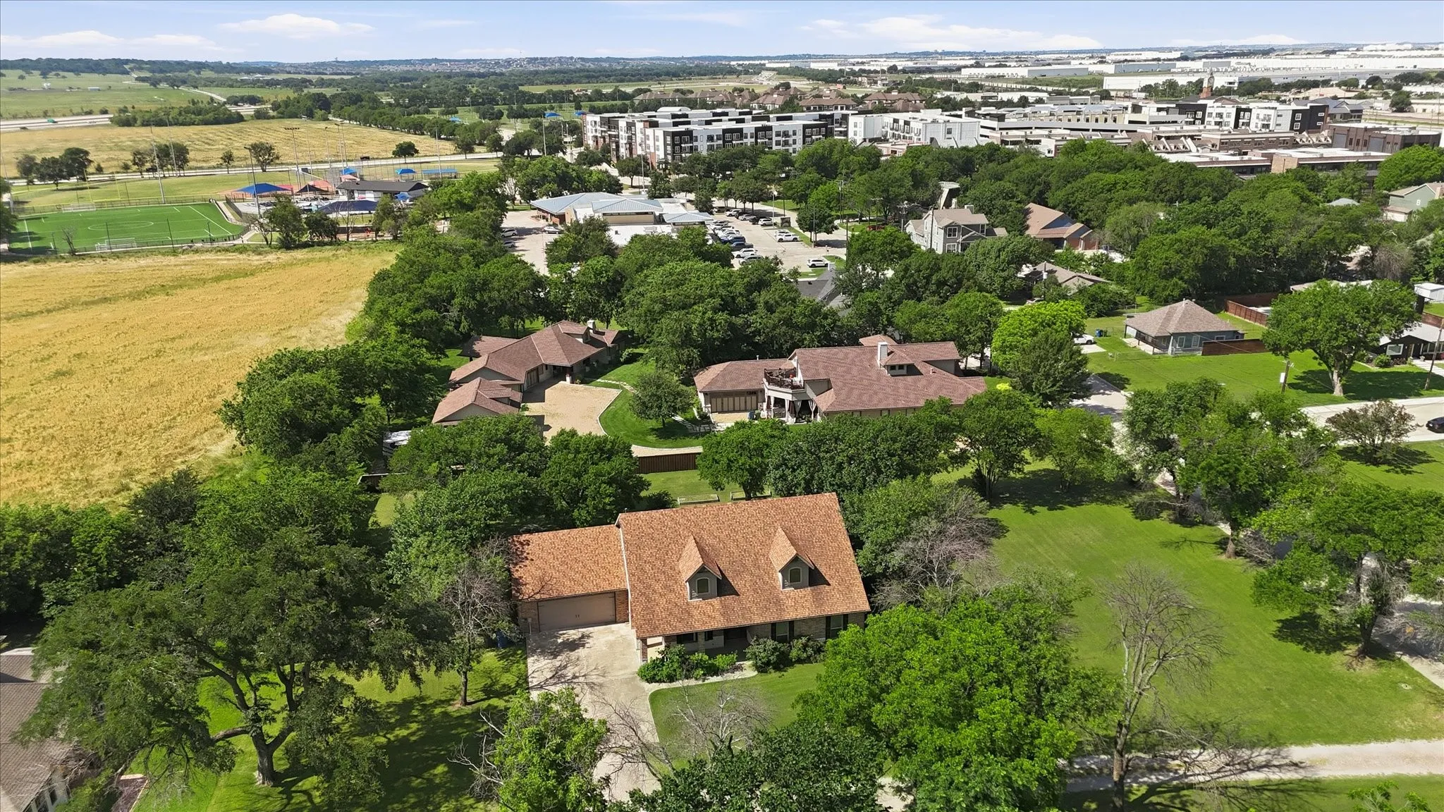 Single Family Residence For Sale in Denton County , 108 S Walnut Street, Roanoke, Texas 76262, 3 Bedroom, 2 Bathroom, 2 Garage spaces, 2,067 Sqft, built in 2015, Price $1,200,000, mls#21268688, Real Estate Agent in Roanoke, Homes For Sale in Denton county, Homes For Sale in Roanoke, Realtor in Roanoke Texas, Real Estate Brokerage Independent Realty Texas, Luminita Cordes Realtor