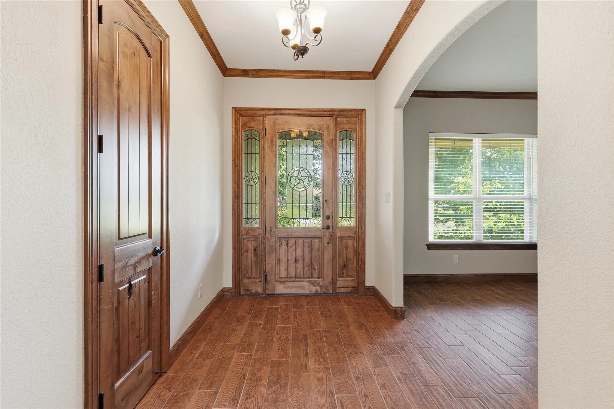 Single Family Residence For Sale in Denton County , 108 S Walnut Street, Roanoke, Texas 76262, 3 Bedroom, 2 Bathroom, 2 Garage spaces, 2,067 Sqft, built in 2015, Price $1,200,000, mls#21268688, Real Estate Agent in Roanoke, Homes For Sale in Denton county, Homes For Sale in Roanoke, Realtor in Roanoke Texas, Real Estate Brokerage Independent Realty Texas, Luminita Cordes Realtor