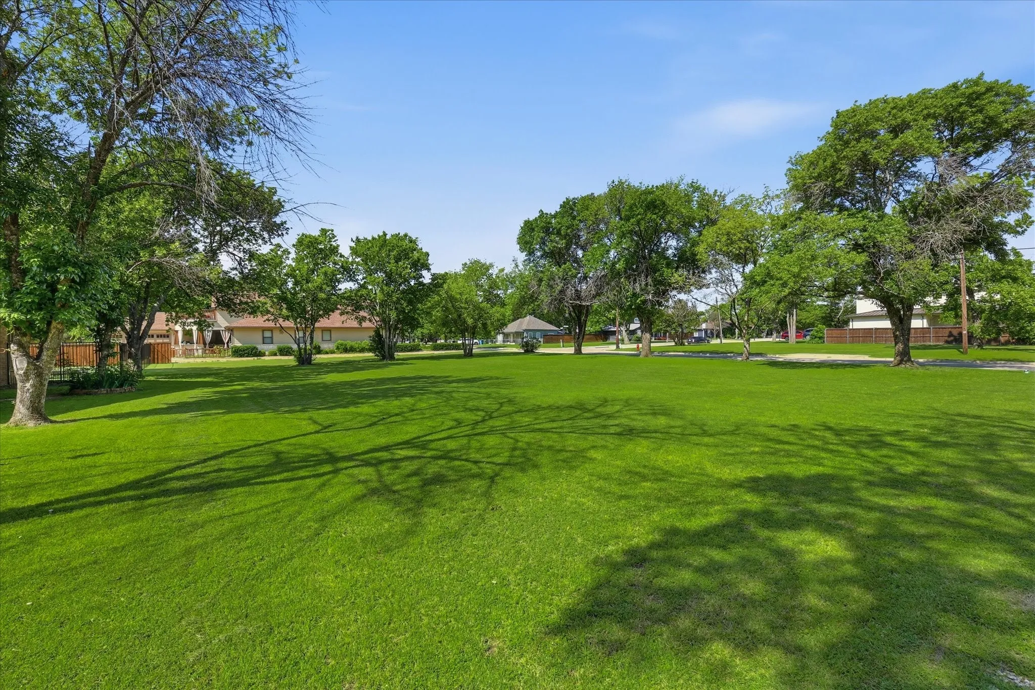 Single Family Residence For Sale in Denton County , 108 S Walnut Street, Roanoke, Texas 76262, 3 Bedroom, 2 Bathroom, 2 Garage spaces, 2,067 Sqft, built in 2015, Price $1,200,000, mls#21268688, Real Estate Agent in Roanoke, Homes For Sale in Denton county, Homes For Sale in Roanoke, Realtor in Roanoke Texas, Real Estate Brokerage Independent Realty Texas, Luminita Cordes Realtor