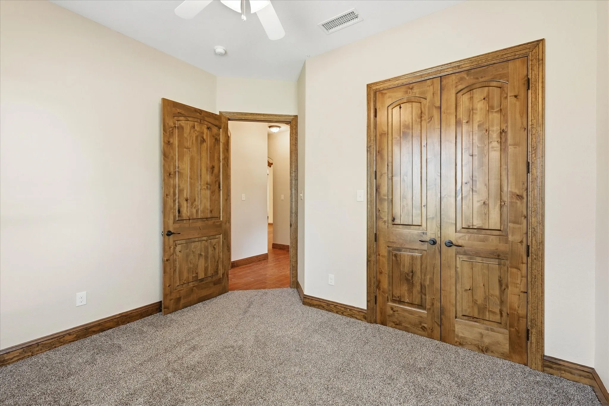 Single Family Residence For Sale in Denton County , 108 S Walnut Street, Roanoke, Texas 76262, 3 Bedroom, 2 Bathroom, 2 Garage spaces, 2,067 Sqft, built in 2015, Price $1,200,000, mls#21268688, Real Estate Agent in Roanoke, Homes For Sale in Denton county, Homes For Sale in Roanoke, Realtor in Roanoke Texas, Real Estate Brokerage Independent Realty Texas, Luminita Cordes Realtor