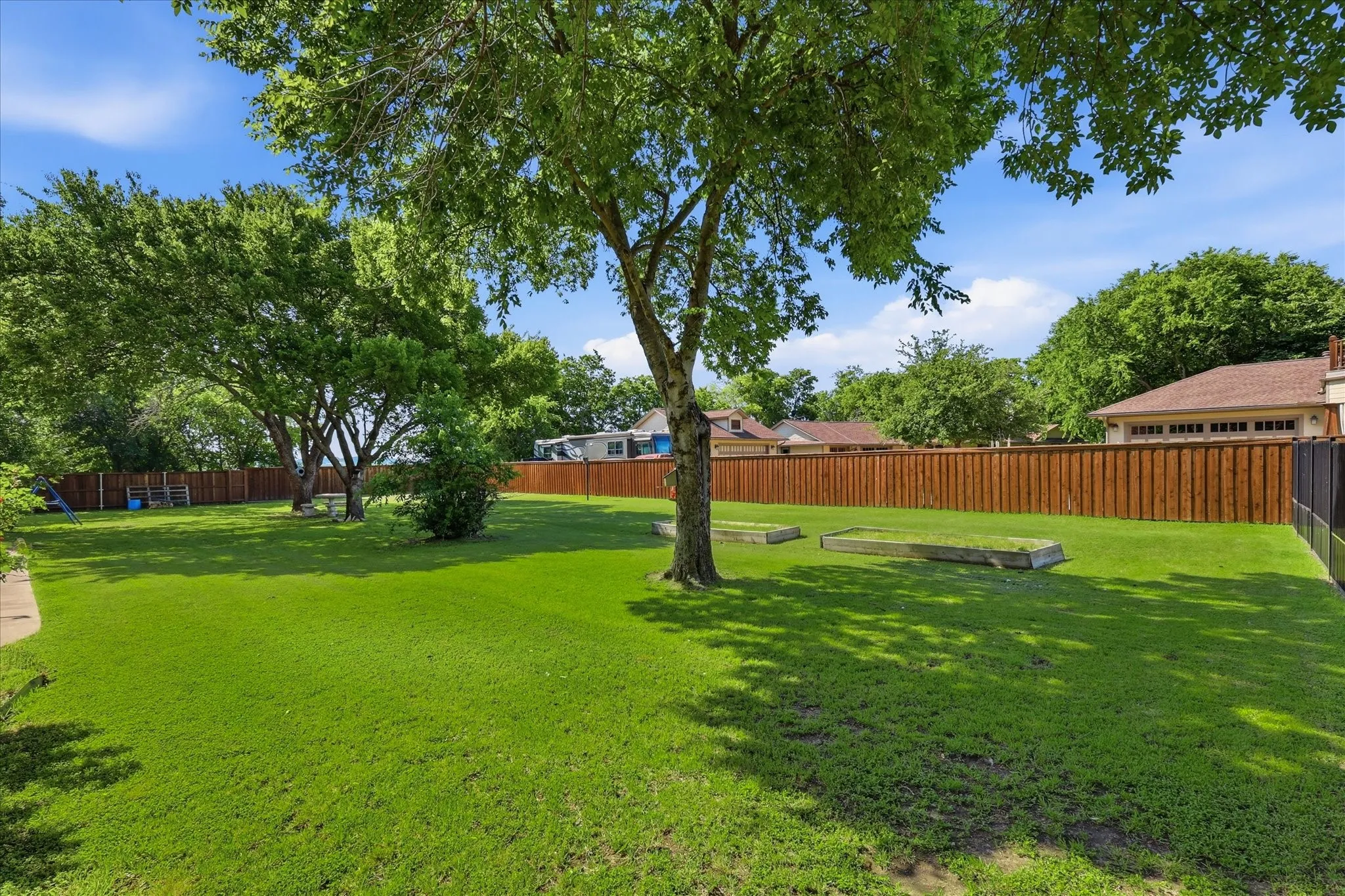 Single Family Residence For Sale in Denton County , 108 S Walnut Street, Roanoke, Texas 76262, 3 Bedroom, 2 Bathroom, 2 Garage spaces, 2,067 Sqft, built in 2015, Price $1,200,000, mls#21268688, Real Estate Agent in Roanoke, Homes For Sale in Denton county, Homes For Sale in Roanoke, Realtor in Roanoke Texas, Real Estate Brokerage Independent Realty Texas, Luminita Cordes Realtor