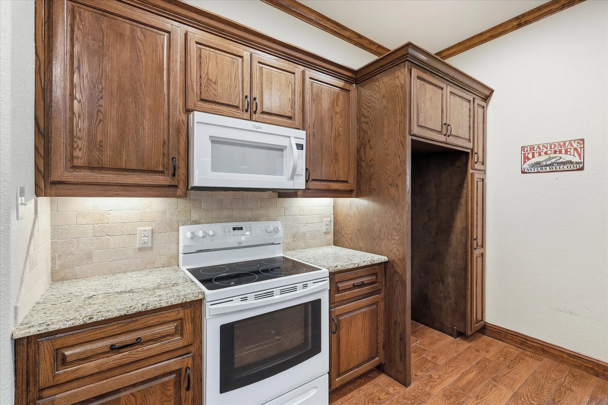 Single Family Residence For Sale in Denton County , 108 S Walnut Street, Roanoke, Texas 76262, 3 Bedroom, 2 Bathroom, 2 Garage spaces, 2,067 Sqft, built in 2015, Price $1,200,000, mls#21268688, Real Estate Agent in Roanoke, Homes For Sale in Denton county, Homes For Sale in Roanoke, Realtor in Roanoke Texas, Real Estate Brokerage Independent Realty Texas, Luminita Cordes Realtor