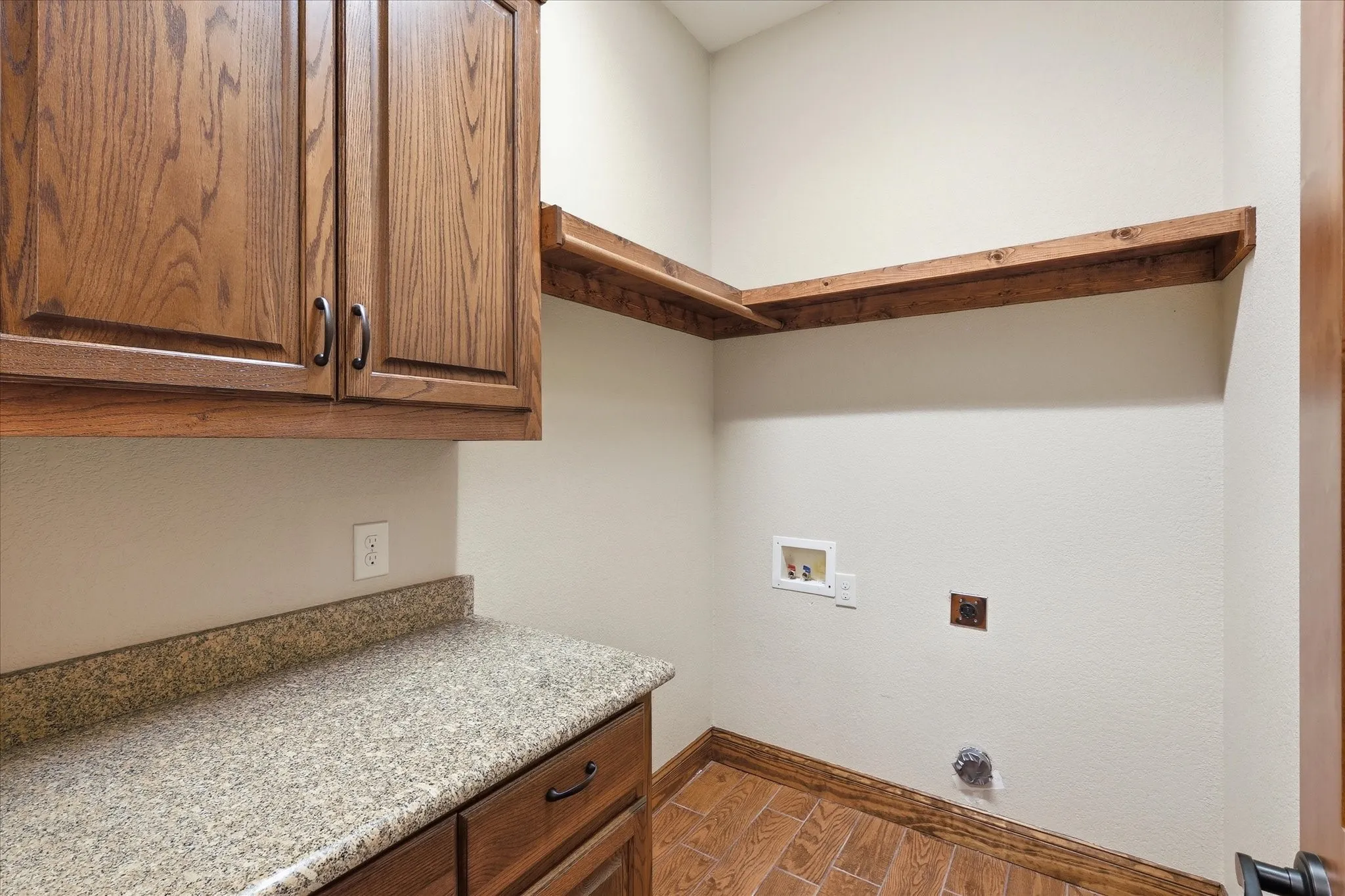 Single Family Residence For Sale in Denton County , 108 S Walnut Street, Roanoke, Texas 76262, 3 Bedroom, 2 Bathroom, 2 Garage spaces, 2,067 Sqft, built in 2015, Price $1,200,000, mls#21268688, Real Estate Agent in Roanoke, Homes For Sale in Denton county, Homes For Sale in Roanoke, Realtor in Roanoke Texas, Real Estate Brokerage Independent Realty Texas, Luminita Cordes Realtor