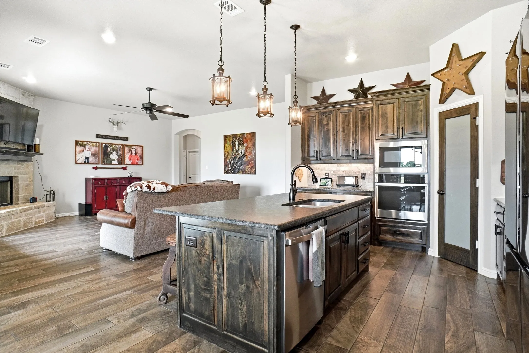 Single Family Residence For Sale in Parker County , 1027 Hope Court, Boyd, Texas 76023, 4 Bedroom, 2 Bathroom, 2 Garage spaces, 2,132 Sqft, built in 2020, mls#21268745, Real Estate Agent in Boyd, Homes For Sale in Parker county, Homes For Sale in Boyd, Realtor in Boyd Texas, Real Estate Brokerage Independent Realty Texas, Luminita Cordes Realtor
