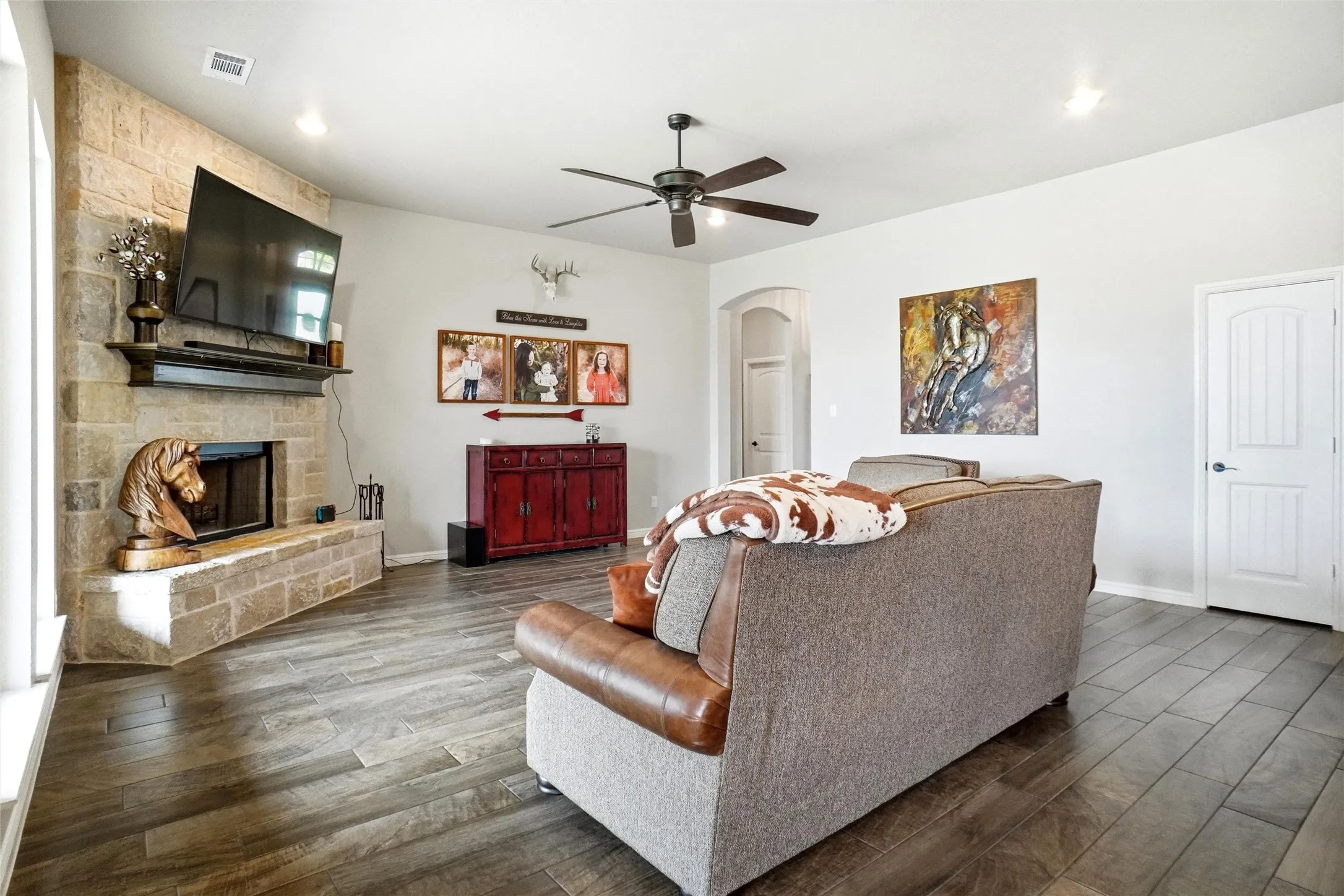 Single Family Residence For Sale in Parker County , 1027 Hope Court, Boyd, Texas 76023, 4 Bedroom, 2 Bathroom, 2 Garage spaces, 2,132 Sqft, built in 2020, mls#21268745, Real Estate Agent in Boyd, Homes For Sale in Parker county, Homes For Sale in Boyd, Realtor in Boyd Texas, Real Estate Brokerage Independent Realty Texas, Luminita Cordes Realtor