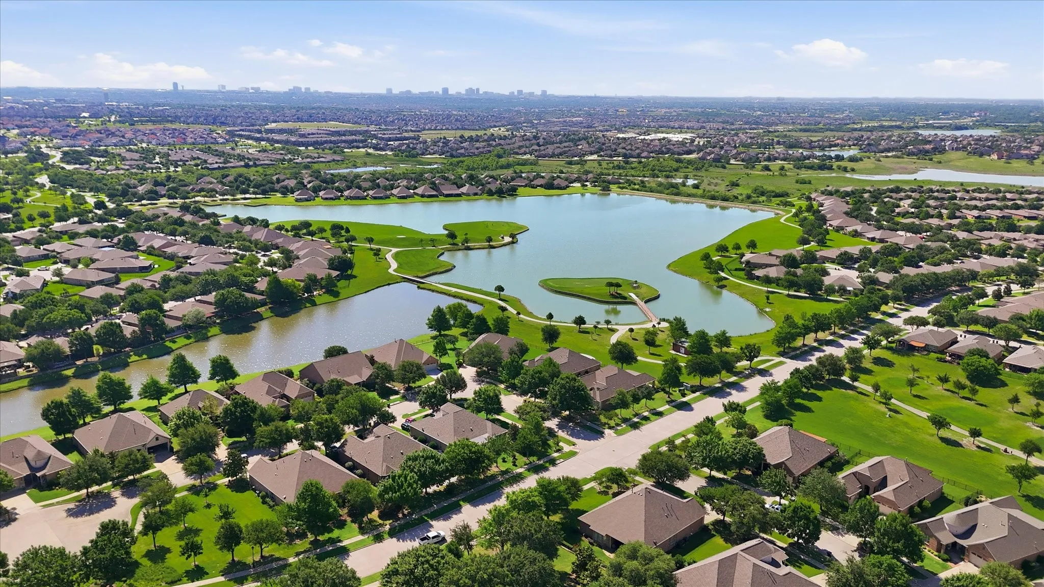 Single Family Residence For Sale in Denton County , 7045 Lake Mead Court, Frisco, Texas 75036, 3 Bedroom, 3 Bathroom, 2 Garage spaces, 3,010 Sqft, built in 2007, mls#21266417, Real Estate Agent in Frisco, Homes For Sale in Denton county, Homes For Sale in Frisco, Realtor in Frisco Texas, Real Estate Brokerage Independent Realty Texas, Luminita Cordes Realtor