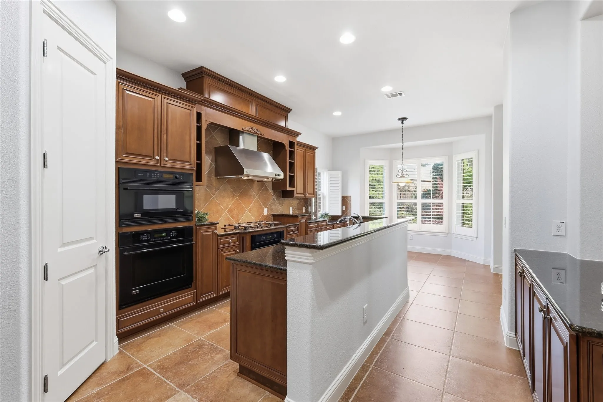 Single Family Residence For Sale in Denton County , 7045 Lake Mead Court, Frisco, Texas 75036, 3 Bedroom, 3 Bathroom, 2 Garage spaces, 3,010 Sqft, built in 2007, mls#21266417, Real Estate Agent in Frisco, Homes For Sale in Denton county, Homes For Sale in Frisco, Realtor in Frisco Texas, Real Estate Brokerage Independent Realty Texas, Luminita Cordes Realtor
