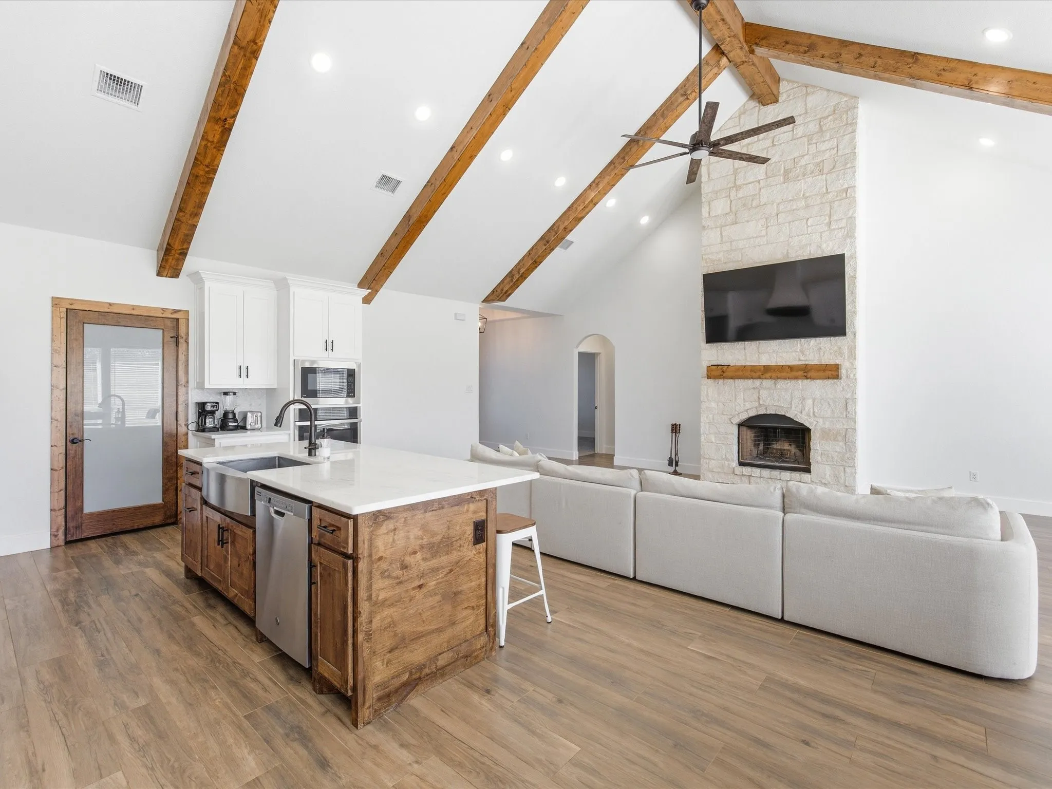 Single Family Residence For Sale in Parker County , 356 Scenic Wood Drive, Reno, Texas 76020, 4 Bedroom, 2 Bathroom, 2 Garage spaces, 2,150 Sqft, built in 2020, mls#21271003, Real Estate Agent in Reno, Homes For Sale in Parker county, Homes For Sale in Reno, Realtor in Reno Texas, Real Estate Brokerage Independent Realty Texas, Luminita Cordes Realtor