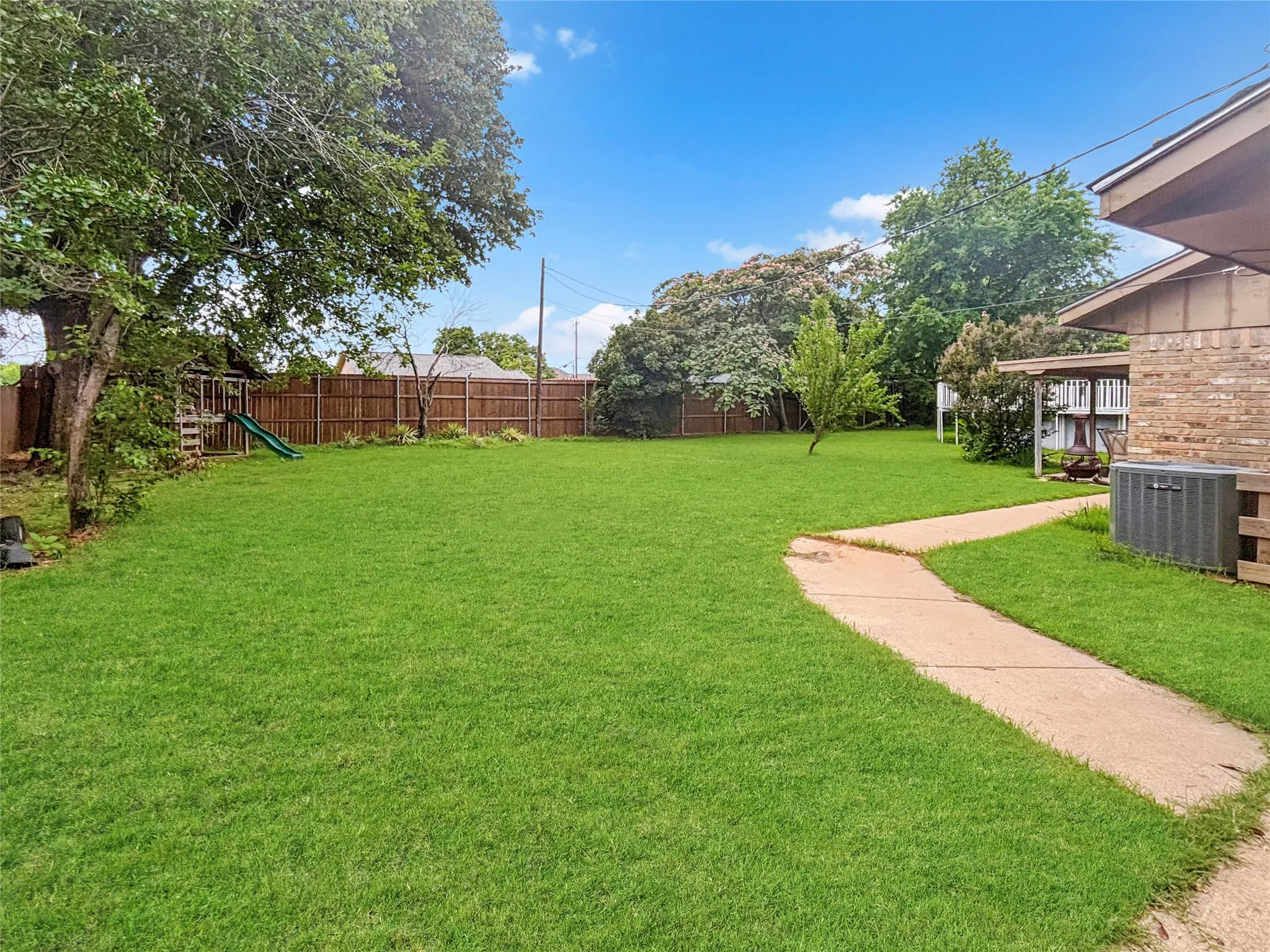 Single Family Residence For Sale in Denton County , 2816 N Haven Drive, Corinth, Texas 76210, 3 Bedroom, 2 Bathroom, 2 Garage spaces, 1,526 Sqft, built in 1979, mls#21268053, Real Estate Agent in Corinth, Homes For Sale in Denton county, Homes For Sale in Corinth, Realtor in Corinth Texas, Real Estate Brokerage Independent Realty Texas, Luminita Cordes Realtor