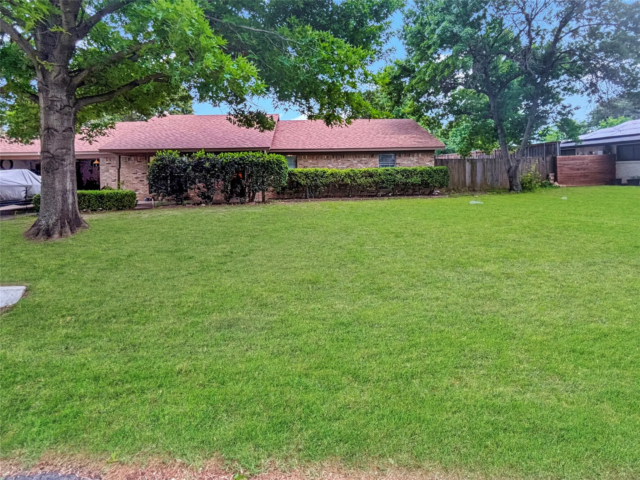 Single Family Residence For Sale in Denton County , 2816 N Haven Drive, Corinth, Texas 76210, 3 Bedroom, 2 Bathroom, 2 Garage spaces, 1,526 Sqft, built in 1979, mls#21268053, Real Estate Agent in Corinth, Homes For Sale in Denton county, Homes For Sale in Corinth, Realtor in Corinth Texas, Real Estate Brokerage Independent Realty Texas, Luminita Cordes Realtor