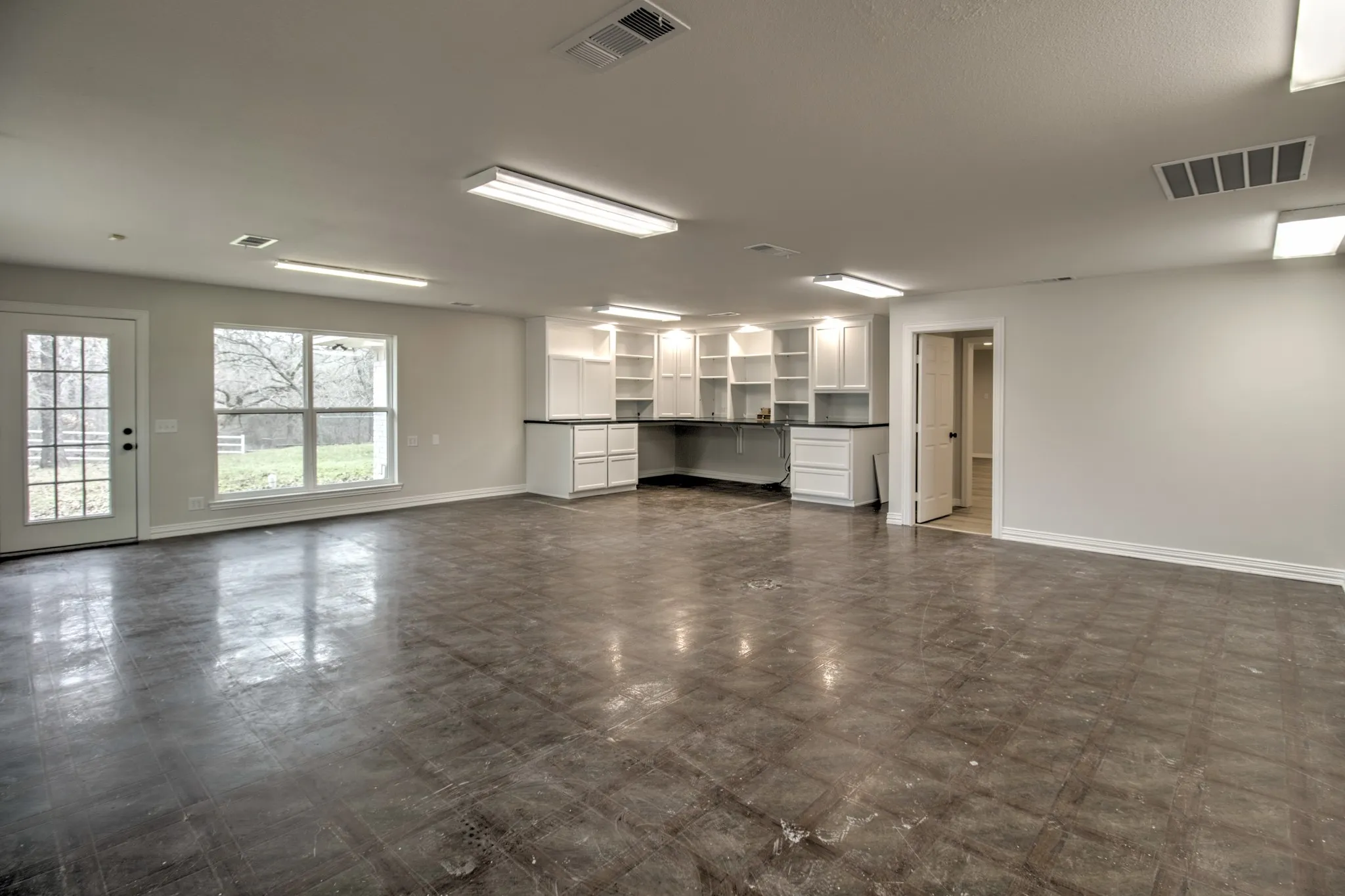 Large Flex Space, perfect for Game Room/Office/Craft/Home Schooling/Workshop, Make it your own!