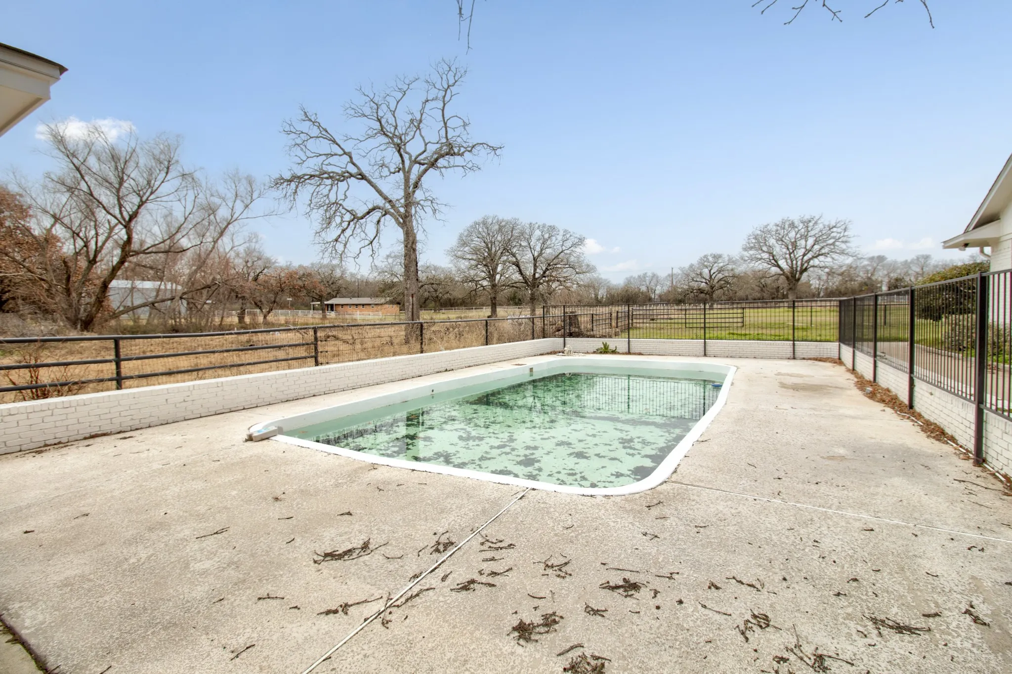 Enjoy the Hot Summer days with friends and family by the Pool!