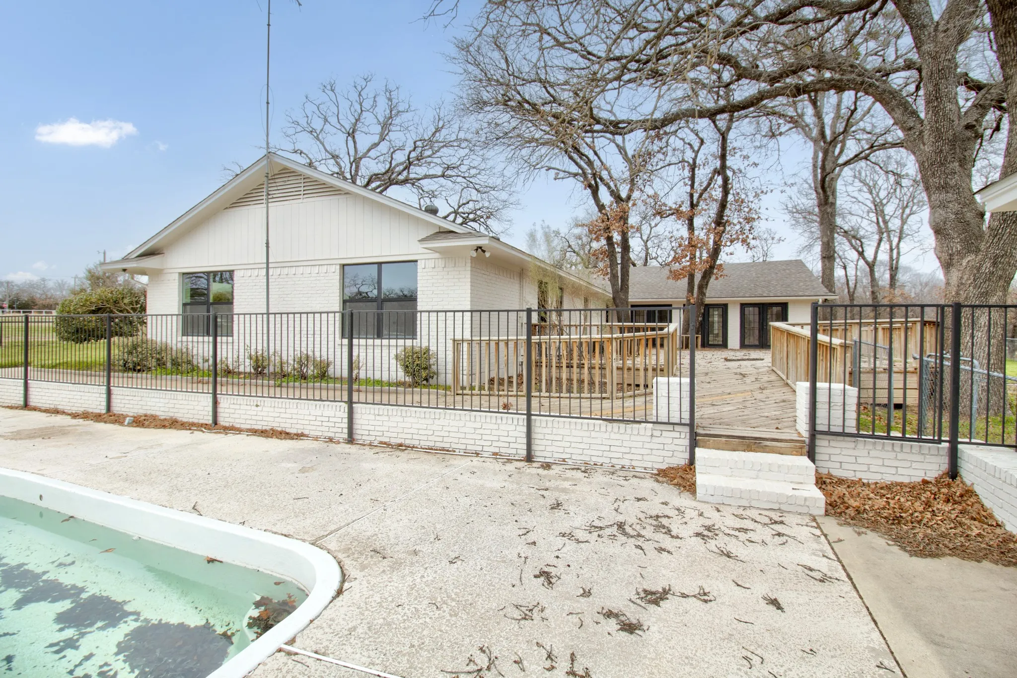 Single Family Residence For Sale in Denton County , 3700 Moseley Road, Cross Roads, Texas 76227, 4 Bedroom, 3 Bathroom, 3 Garage spaces, 3,664 Sqft, built in 1981, mls#21266373, Real Estate Agent in Cross Roads, Homes For Sale in Denton county, Homes For Sale in Cross Roads, Realtor in Cross Roads Texas, Real Estate Brokerage Independent Realty Texas, Luminita Cordes Realtor