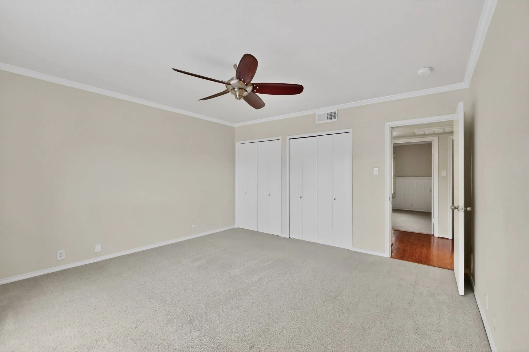 Spacious room featuring neutral carpeting and light-toned walls